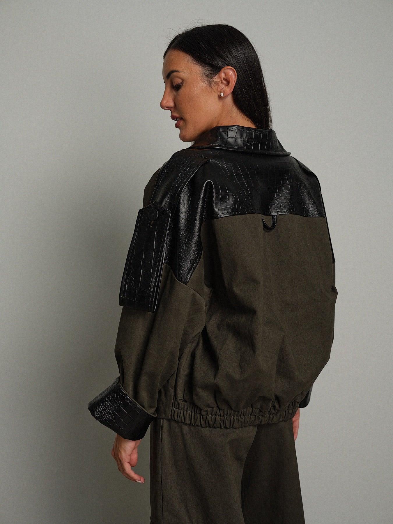 Giacca amelia Verde-militare Haveone JVS-R050;Giacca amelia Verde-militare Haveone JVS-R050 — foto 2;Giacca amelia Verde-militare Haveone JVS-R050 — foto 3;Giacca amelia Verde-militare Haveone JVS-R050 — foto 4;Giacca amelia Verde-militare Haveone JVS-R050 — foto 5;Giacca amelia Verde-militare Haveone JVS-R050 — foto 6;Giacca amelia Verde-militare Haveone JVS-R050 — foto 7;Giacca amelia Verde-militare Haveone JVS-R050 — foto 8
