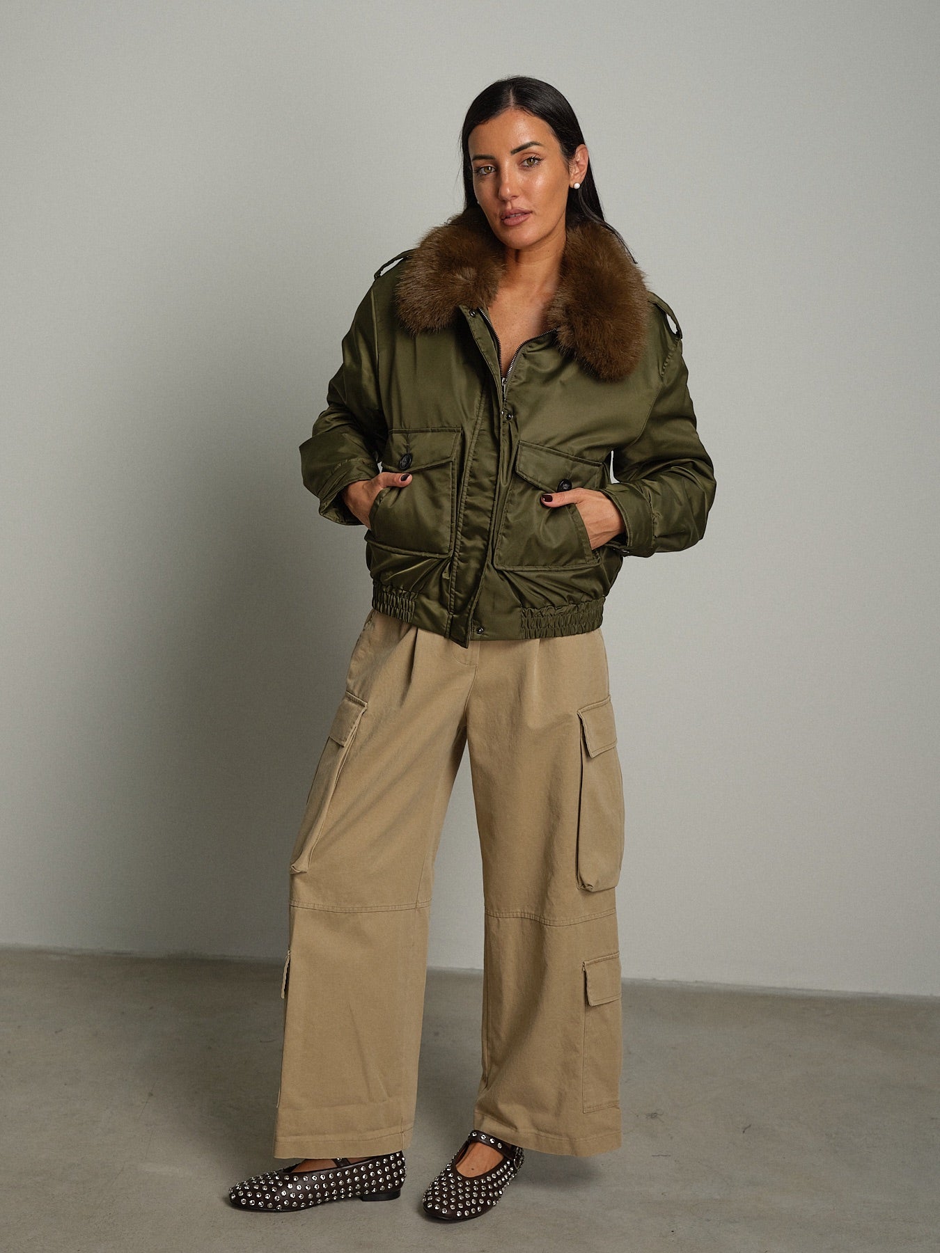 Bomber colletto pelliccia Verde-militare Haveone KCT-R023;Bomber colletto pelliccia Verde-militare Haveone KCT-R023 — foto 2;Bomber colletto pelliccia Verde-militare Haveone KCT-R023 — foto 3;Bomber colletto pelliccia Verde-militare Haveone KCT-R023 — foto 4;Bomber colletto pelliccia Verde-militare Haveone KCT-R023 — foto 5;Bomber colletto pelliccia Verde-militare Haveone KCT-R023 — foto 6
