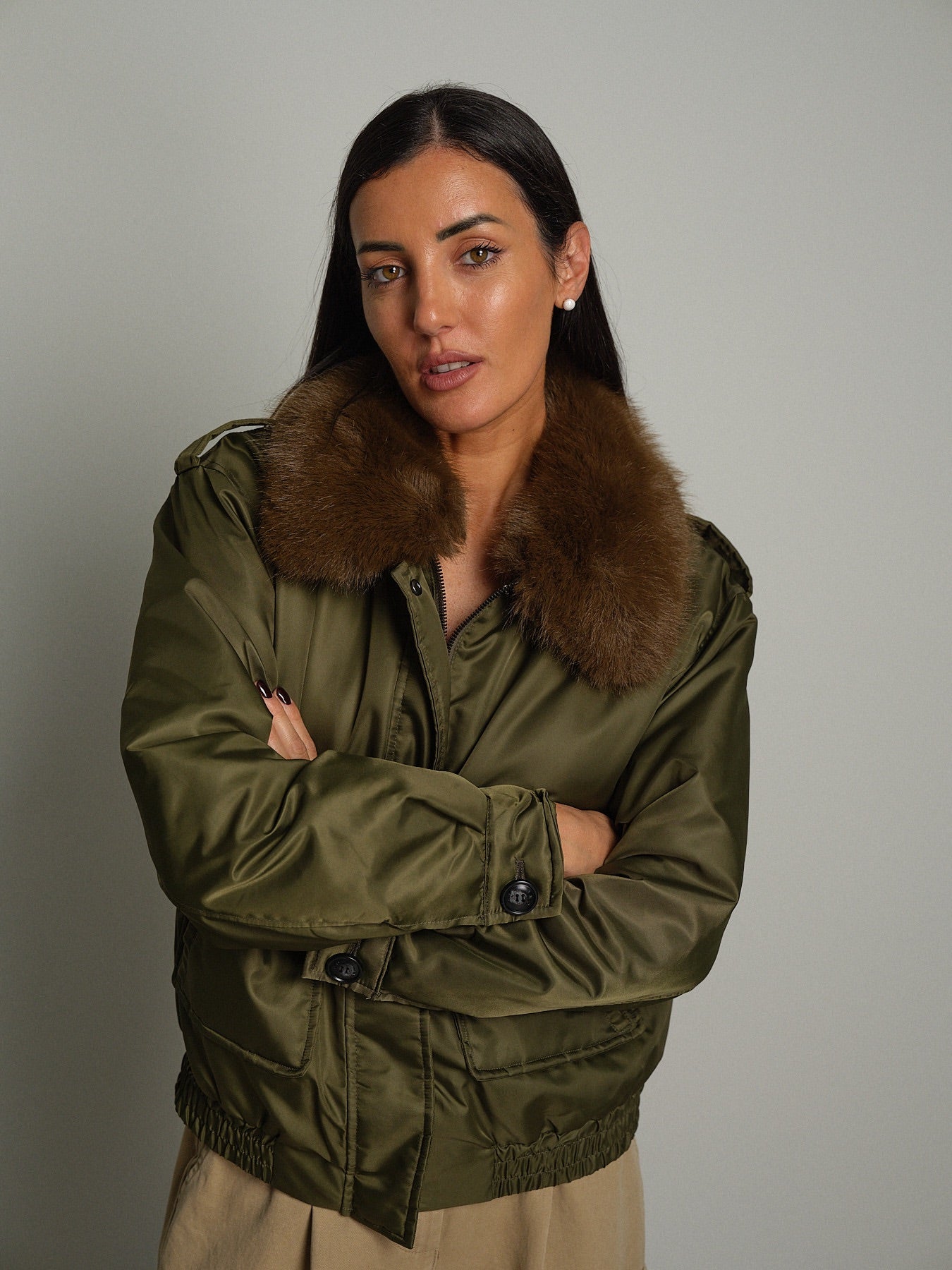 Bomber colletto pelliccia Verde-militare Haveone KCT-R023;Bomber colletto pelliccia Verde-militare Haveone KCT-R023 — foto 2;Bomber colletto pelliccia Verde-militare Haveone KCT-R023 — foto 3;Bomber colletto pelliccia Verde-militare Haveone KCT-R023 — foto 4;Bomber colletto pelliccia Verde-militare Haveone KCT-R023 — foto 5;Bomber colletto pelliccia Verde-militare Haveone KCT-R023 — foto 6