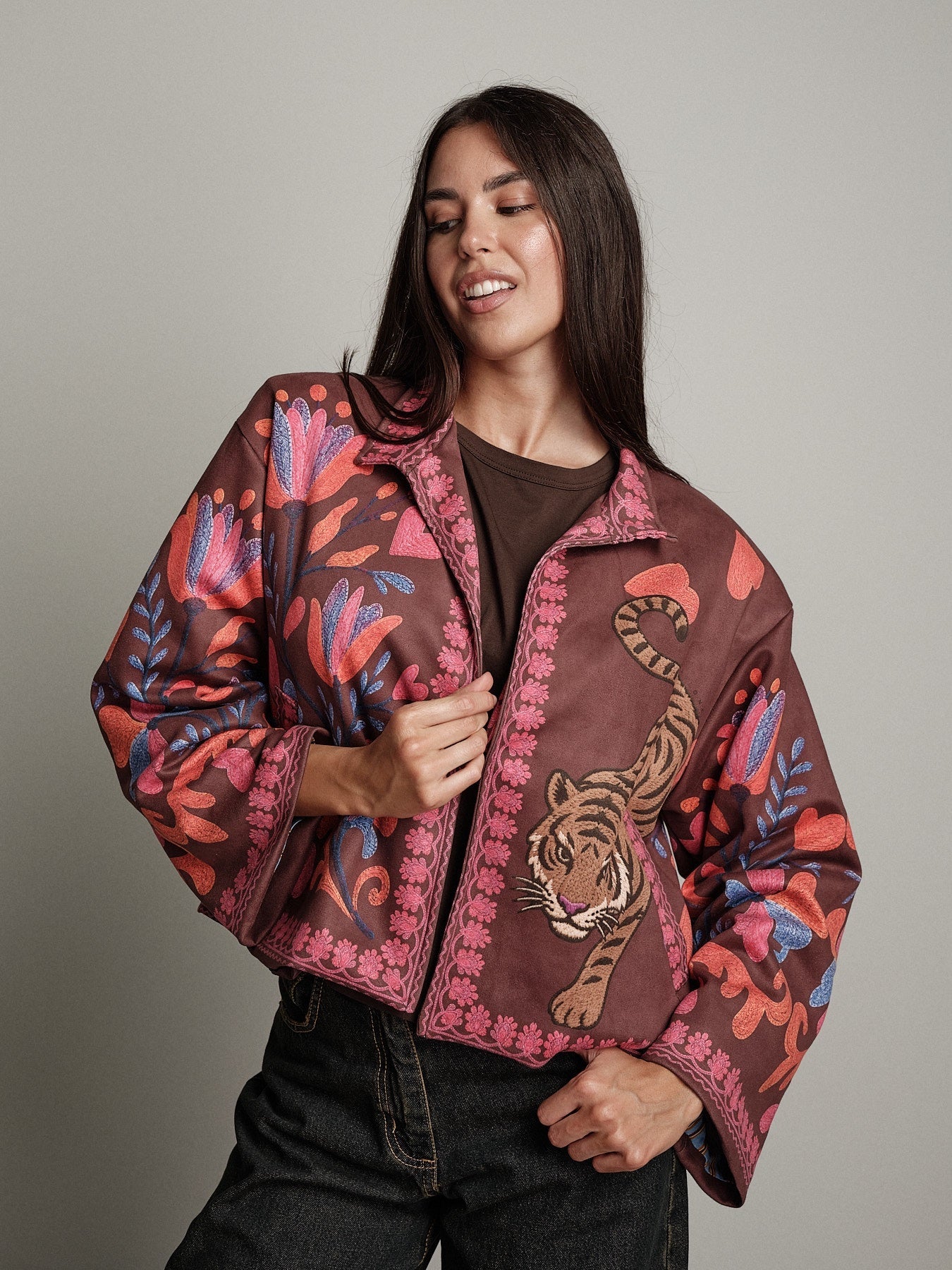 Kimono tigre maxi Cioccolato Haveone KVS-R087;Kimono tigre maxi Cioccolato Haveone KVS-R087 — foto 2;Kimono tigre maxi Cioccolato Haveone KVS-R087 — foto 3;Kimono tigre maxi Cioccolato Haveone KVS-R087 — foto 4