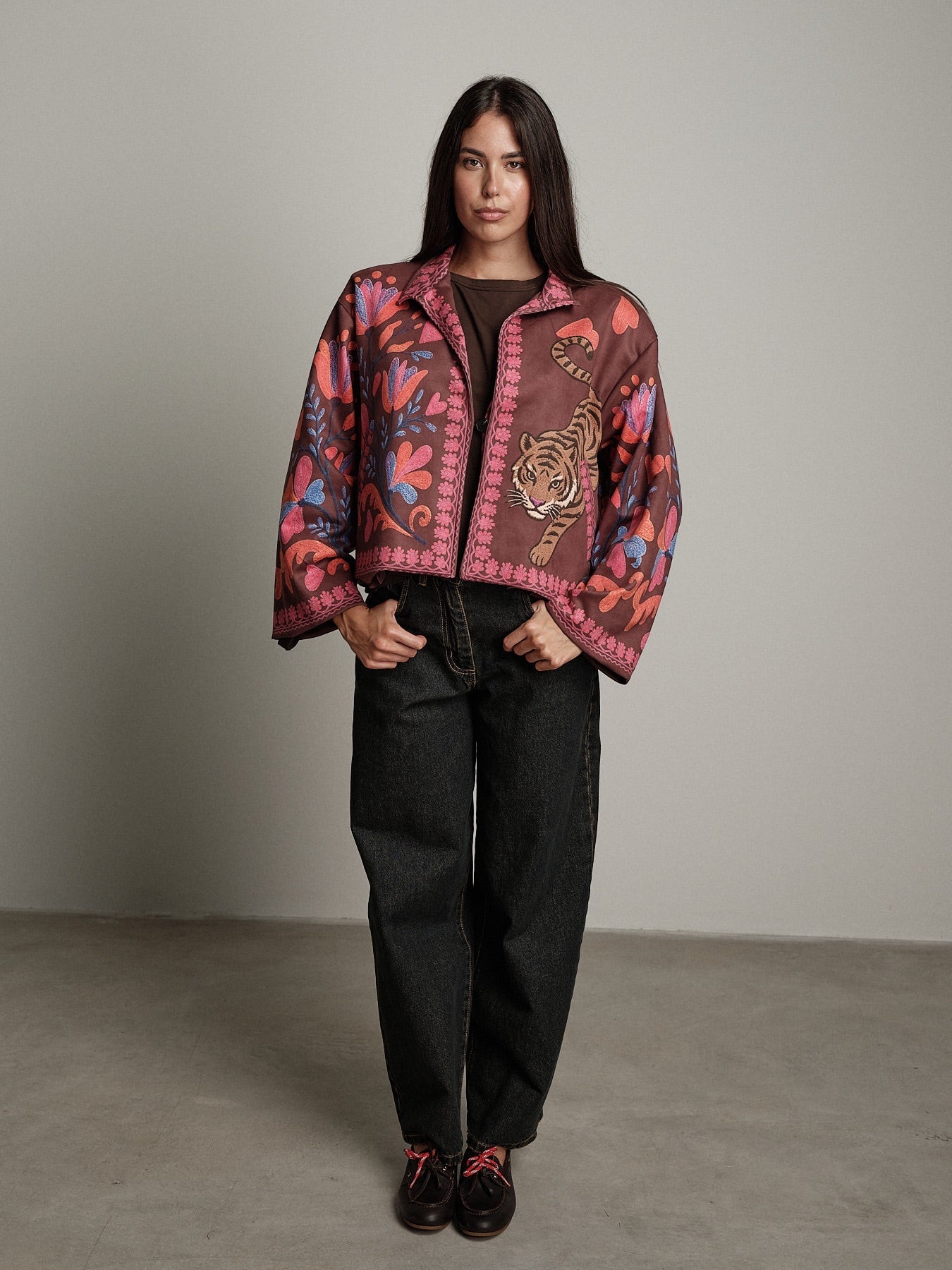 Kimono tigre maxi Cioccolato Haveone KVS-R087;Kimono tigre maxi Cioccolato Haveone KVS-R087 — foto 2;Kimono tigre maxi Cioccolato Haveone KVS-R087 — foto 3;Kimono tigre maxi Cioccolato Haveone KVS-R087 — foto 4