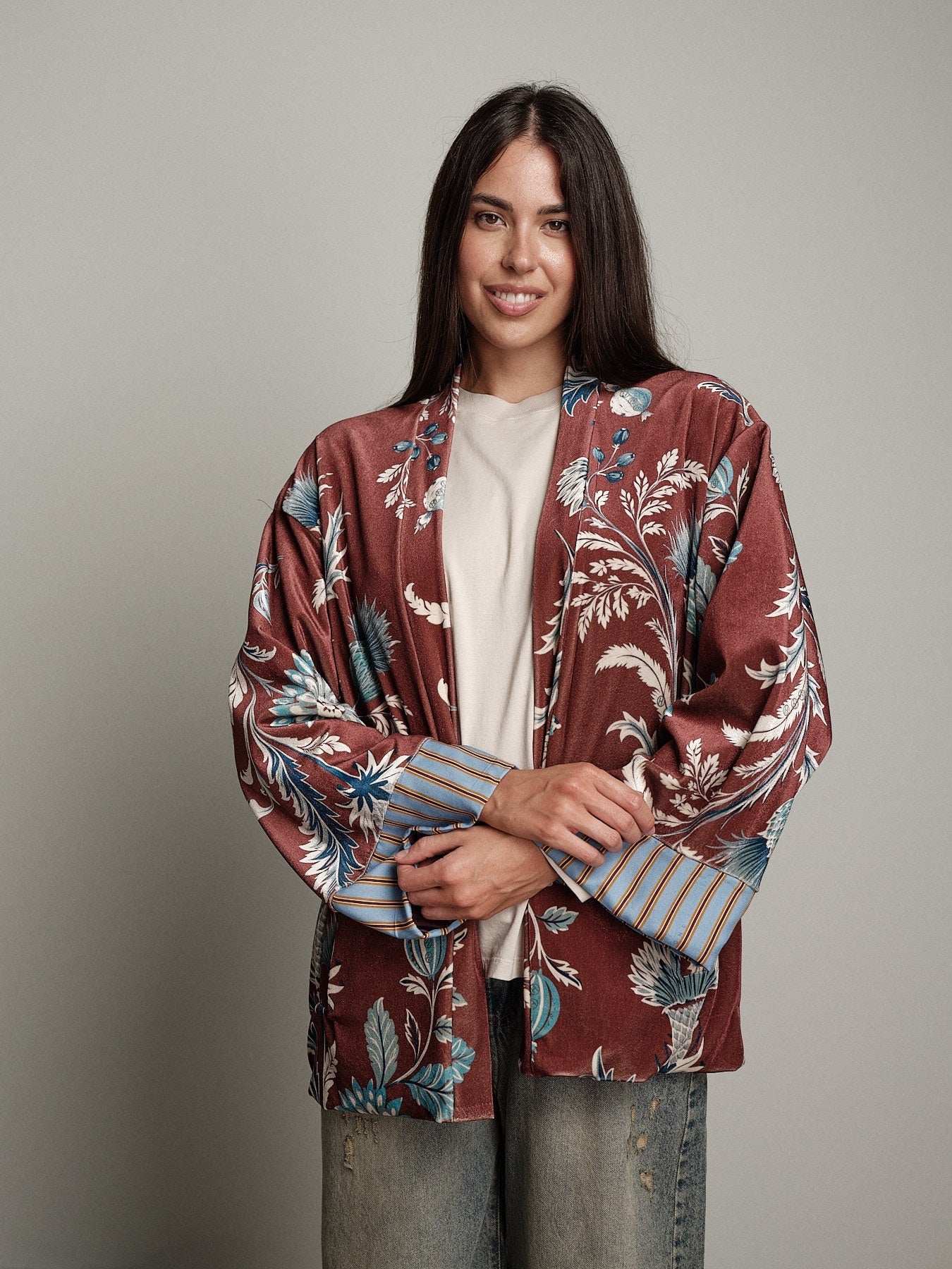 Kimono fantasia Bordeaux Haveone KVS-R088;Kimono fantasia Bordeaux Haveone KVS-R088 — foto 2;Kimono fantasia Bordeaux Haveone KVS-R088 — foto 3;Kimono fantasia Bordeaux Haveone KVS-R088 — foto 4;Kimono fantasia Bordeaux Haveone KVS-R088 — foto 5