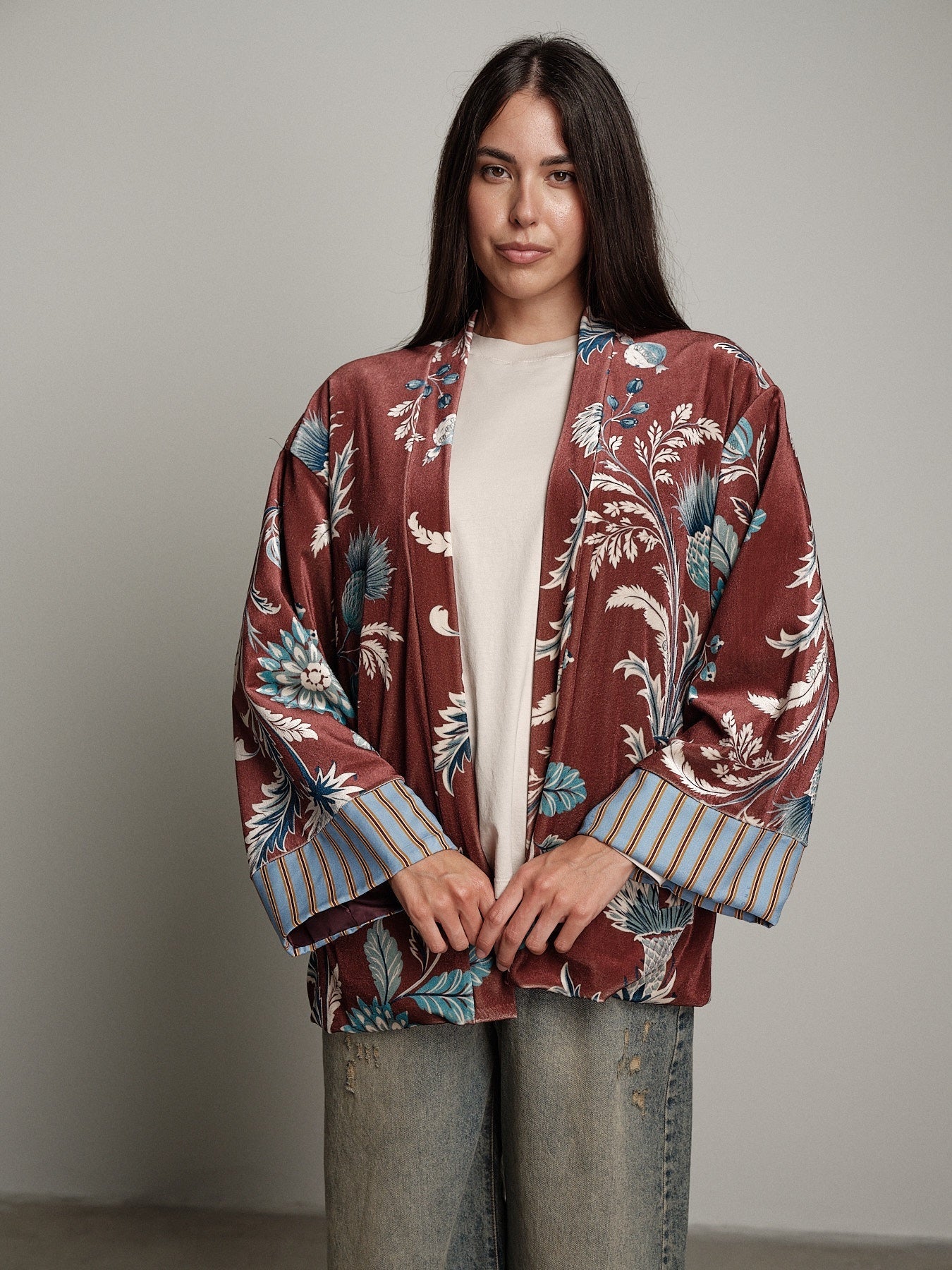 Kimono fantasia Bordeaux Haveone KVS-R088;Kimono fantasia Bordeaux Haveone KVS-R088 — foto 2;Kimono fantasia Bordeaux Haveone KVS-R088 — foto 3;Kimono fantasia Bordeaux Haveone KVS-R088 — foto 4;Kimono fantasia Bordeaux Haveone KVS-R088 — foto 5