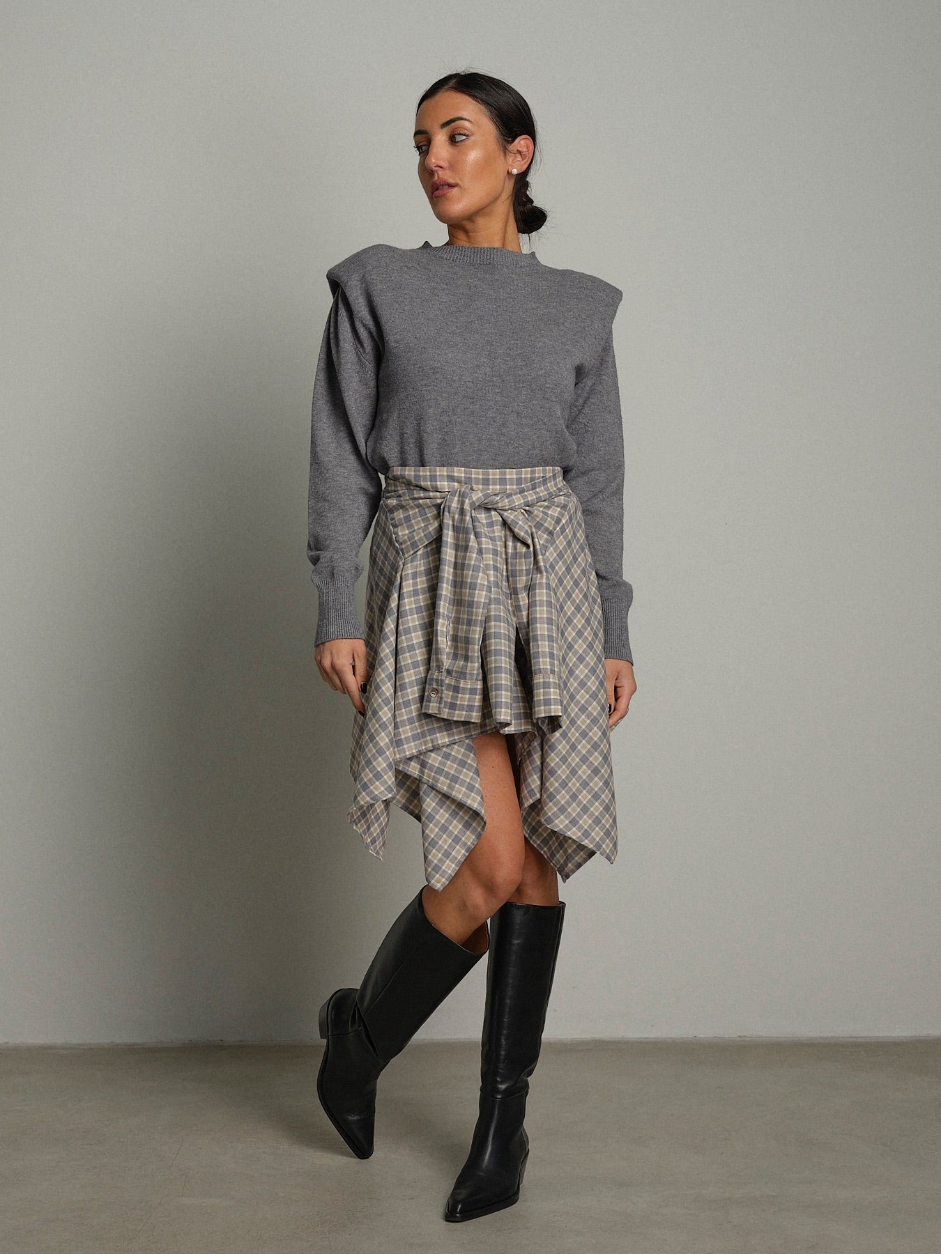 Pullover girocollo spalline Grigio Haveone MAZ-R214;Pullover girocollo spalline Grigio Haveone MAZ-R214 — foto 2;Pullover girocollo spalline Grigio Haveone MAZ-R214 — foto 3;Pullover girocollo spalline Grigio Haveone MAZ-R214 — foto 4