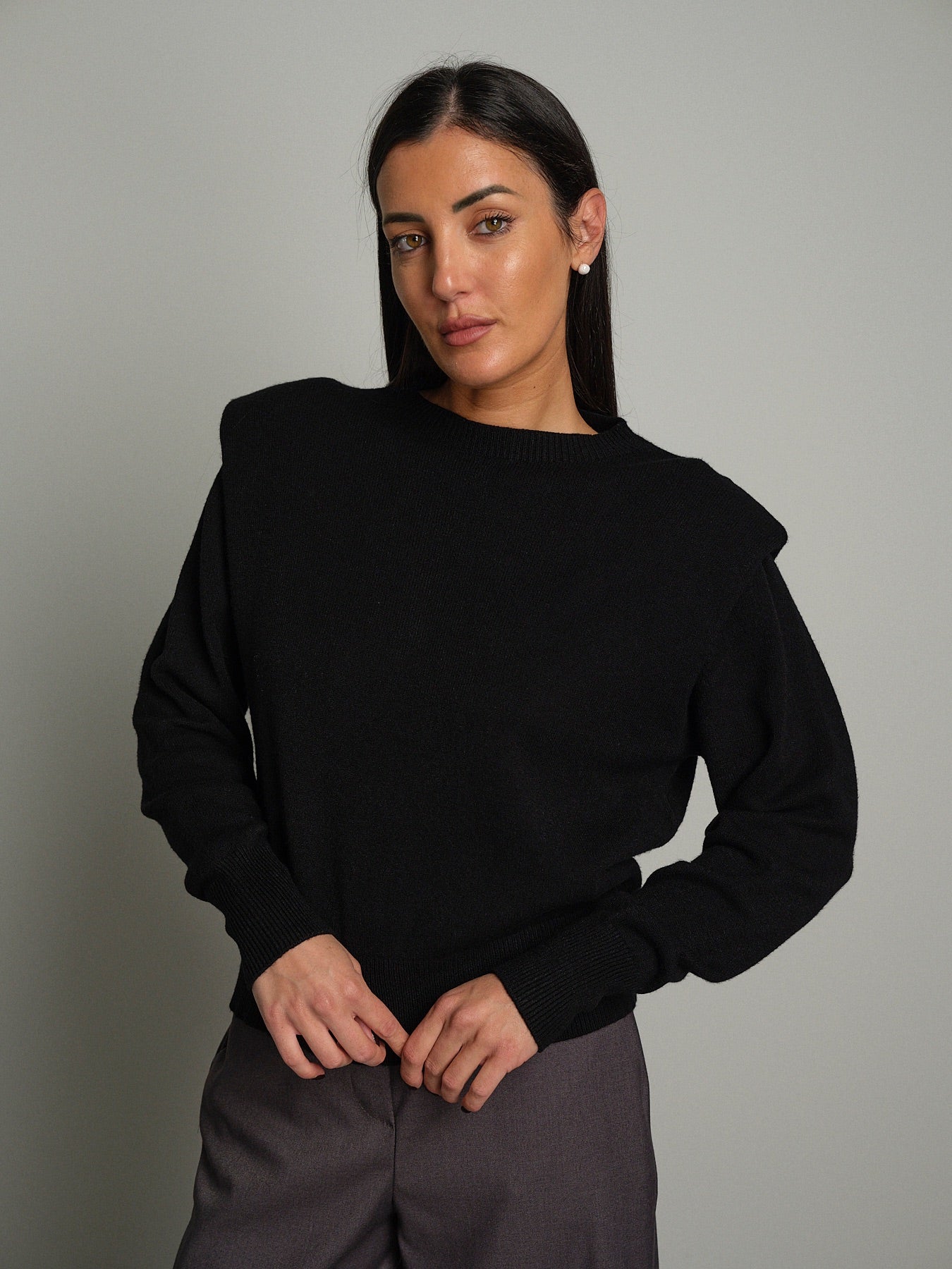 Pullover girocollo spalline Nero Haveone MAZ-R214;Pullover girocollo spalline Nero Haveone MAZ-R214 — foto 2;Pullover girocollo spalline Nero Haveone MAZ-R214 — foto 3