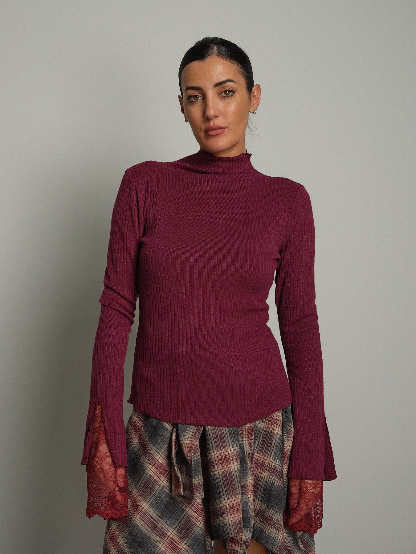 Maglia collo cratere costine pizzo Bordeaux Haveone MMA-R275;Maglia collo cratere costine pizzo Bordeaux Haveone MMA-R275 — foto 2;Maglia collo cratere costine pizzo Bordeaux Haveone MMA-R275 — foto 3;Maglia collo cratere costine pizzo Bordeaux Haveone MMA-R275 — foto 4