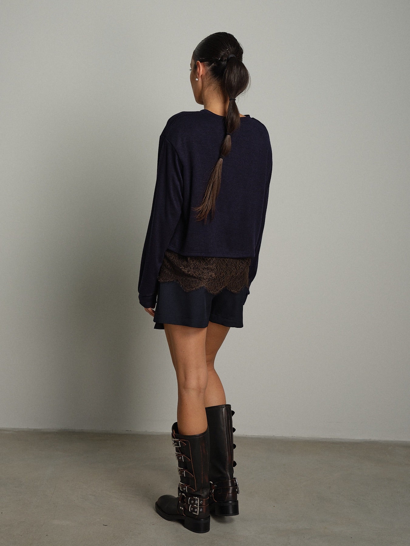 Maglia polsini fondo pizzo Blu-notte Haveone MMA-R276;Maglia polsini fondo pizzo Blu-notte Haveone MMA-R276 — foto 2;Maglia polsini fondo pizzo Blu-notte Haveone MMA-R276 — foto 3;Maglia polsini fondo pizzo Blu-notte Haveone MMA-R276 — foto 4;Maglia polsini fondo pizzo Blu-notte Haveone MMA-R276 — foto 5
