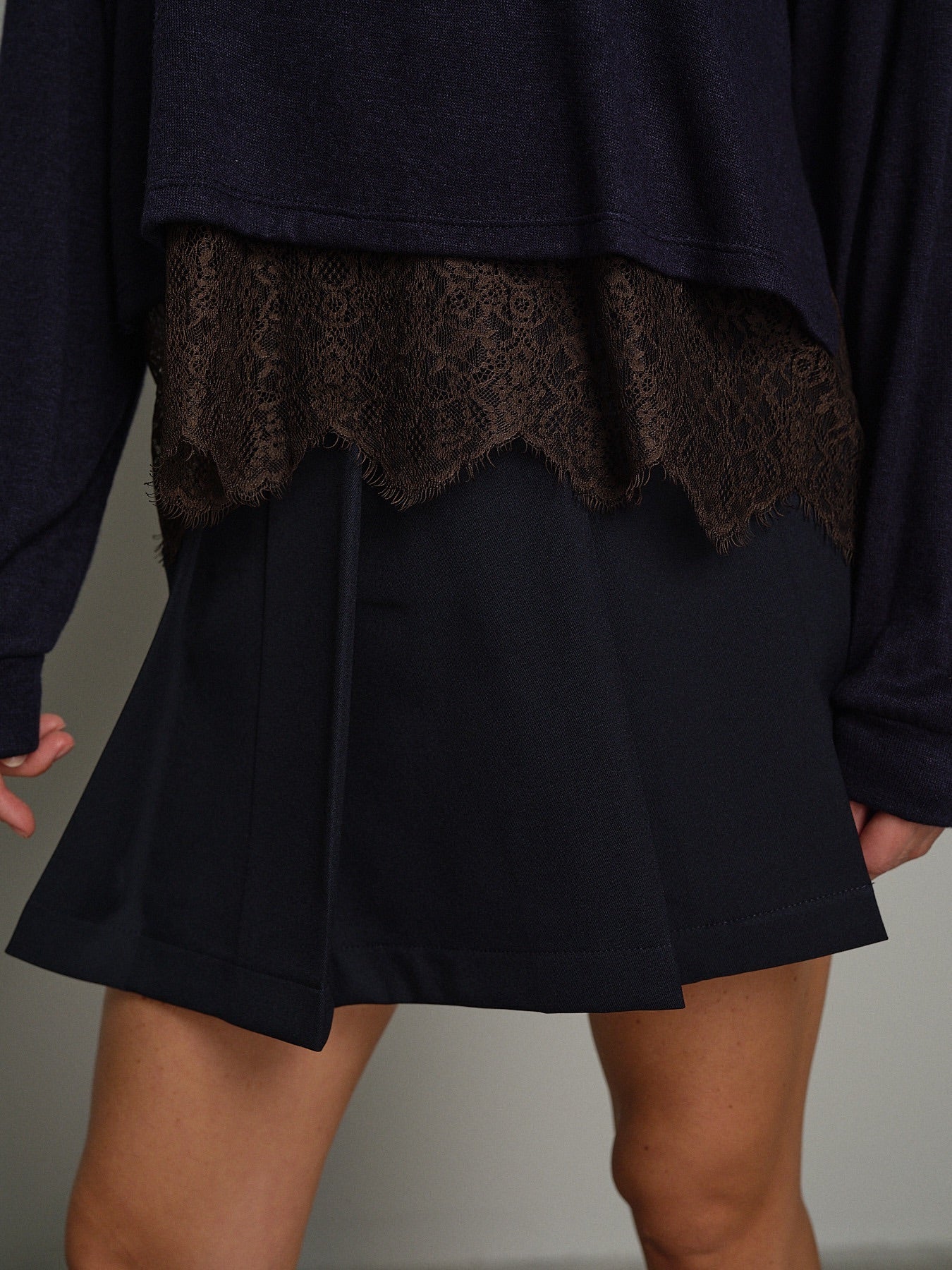 Maglia polsini fondo pizzo Blu-notte Haveone MMA-R276;Maglia polsini fondo pizzo Blu-notte Haveone MMA-R276 — foto 2;Maglia polsini fondo pizzo Blu-notte Haveone MMA-R276 — foto 3;Maglia polsini fondo pizzo Blu-notte Haveone MMA-R276 — foto 4;Maglia polsini fondo pizzo Blu-notte Haveone MMA-R276 — foto 5