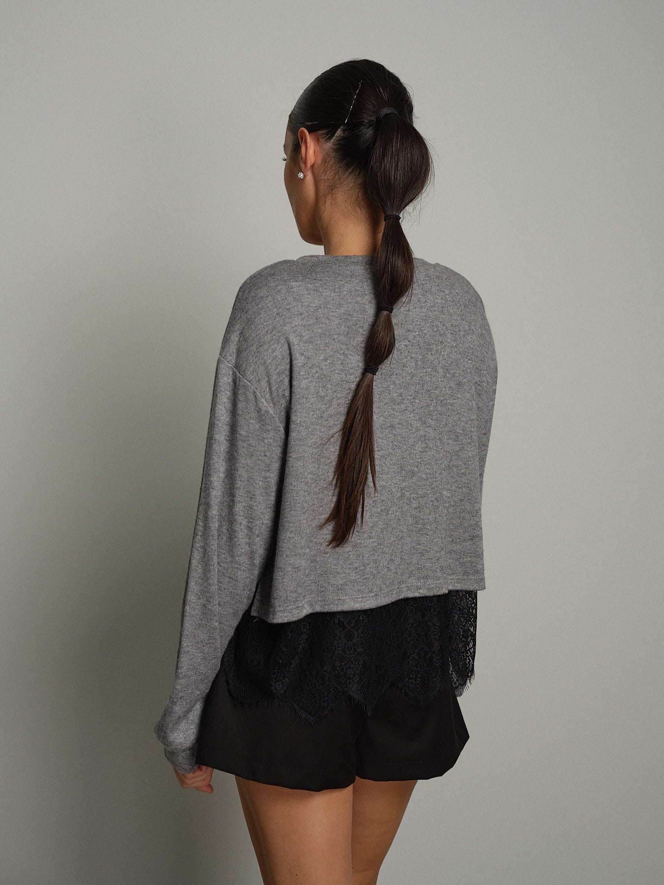 Maglia polsini fondo pizzo Grigio Haveone MMA-R276;Maglia polsini fondo pizzo Grigio Haveone MMA-R276 — foto 2;Maglia polsini fondo pizzo Grigio Haveone MMA-R276 — foto 3;Maglia polsini fondo pizzo Grigio Haveone MMA-R276 — foto 4