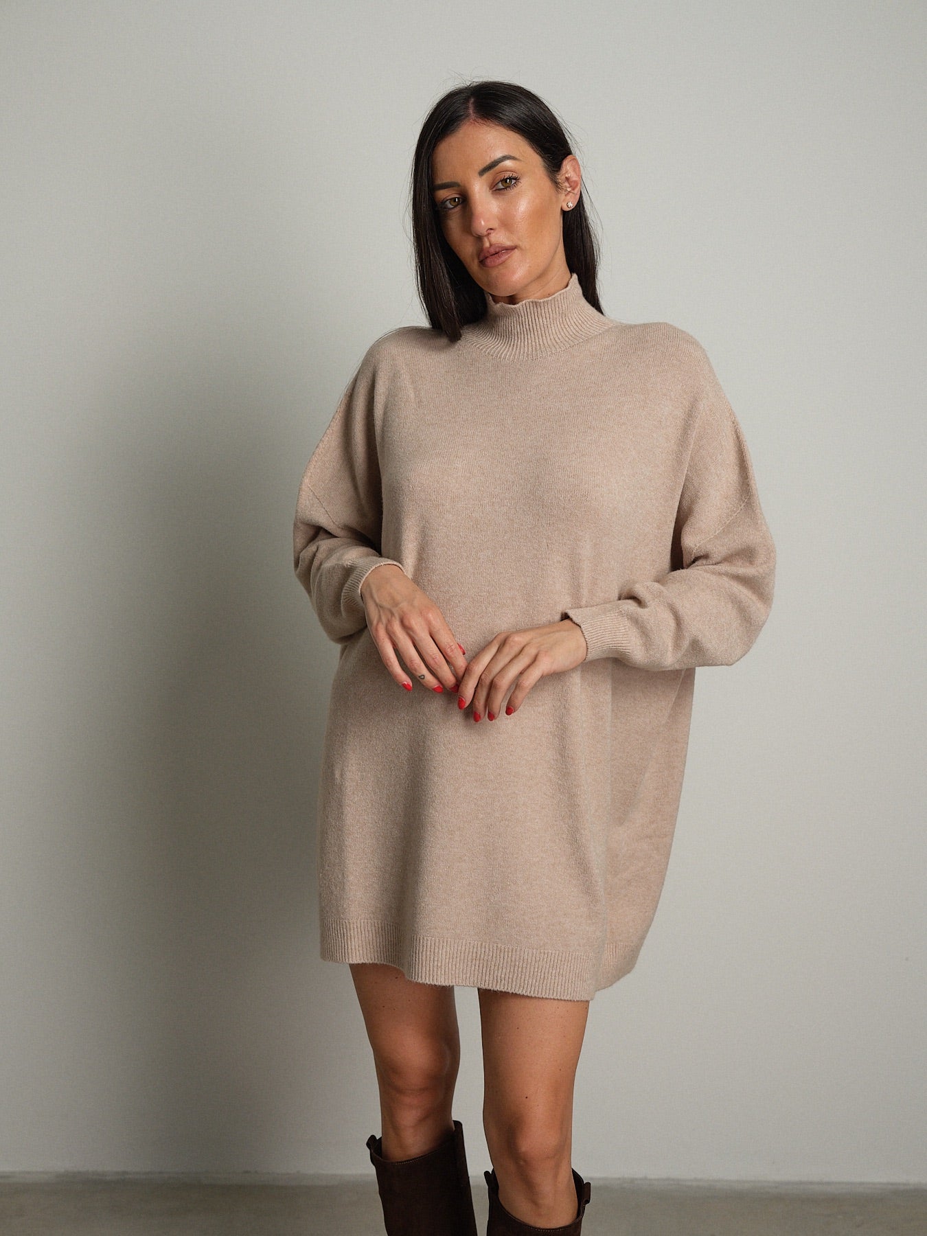 Abito in maglia collo cratere Beige Haveone MMG-R053;Abito in maglia collo cratere Beige Haveone MMG-R053 — foto 2;Abito in maglia collo cratere Beige Haveone MMG-R053 — foto 3;Abito in maglia collo cratere Beige Haveone MMG-R053 — foto 4;Abito in maglia collo cratere Beige Haveone MMG-R053 — foto 5;Abito in maglia collo cratere Beige Haveone MMG-R053 — foto 6
