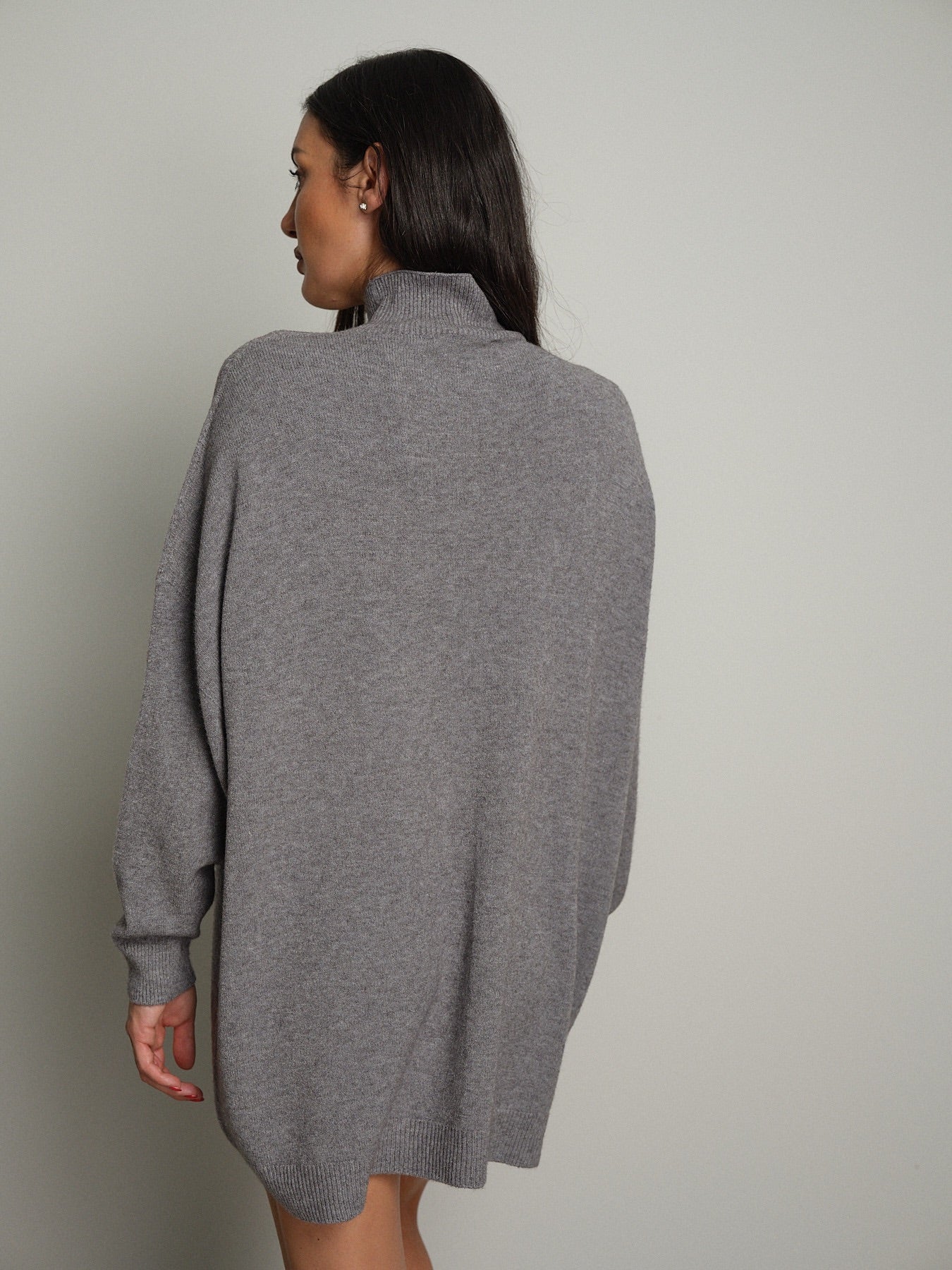 Abito in maglia collo cratere Grigio Haveone MMG-R053;Abito in maglia collo cratere Grigio Haveone MMG-R053 — foto 2;Abito in maglia collo cratere Grigio Haveone MMG-R053 — foto 3;Abito in maglia collo cratere Grigio Haveone MMG-R053 — foto 4;Abito in maglia collo cratere Grigio Haveone MMG-R053 — foto 5;Abito in maglia collo cratere Grigio Haveone MMG-R053 — foto 6
