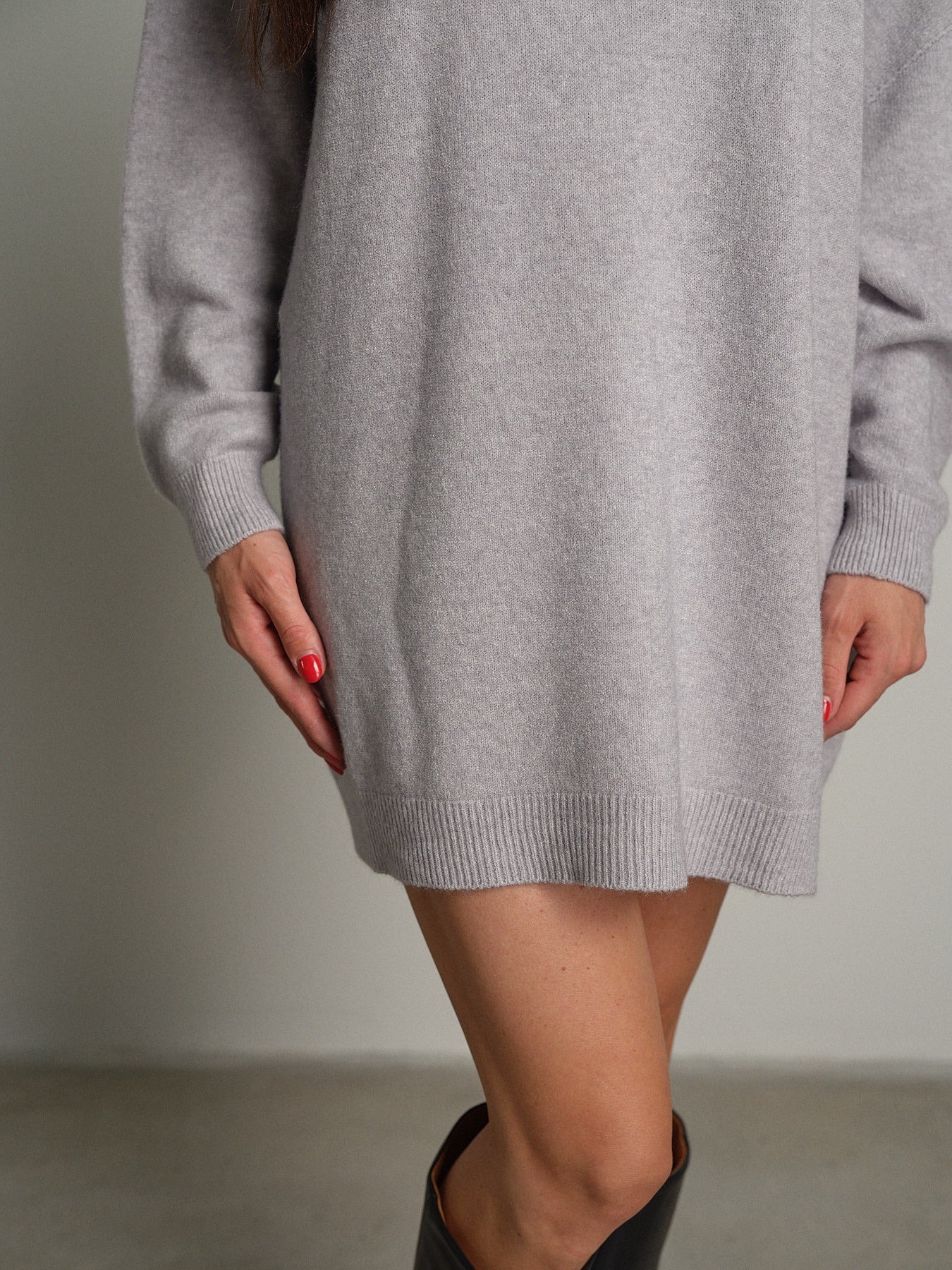 Abito in maglia collo cratere Grigio-perla Haveone MMG-R053;Abito in maglia collo cratere Grigio-perla Haveone MMG-R053 — foto 2;Abito in maglia collo cratere Grigio-perla Haveone MMG-R053 — foto 3;Abito in maglia collo cratere Grigio-perla Haveone MMG-R053 — foto 4;Abito in maglia collo cratere Grigio-perla Haveone MMG-R053 — foto 5;Abito in maglia collo cratere Grigio-perla Haveone MMG-R053 — foto 6;Abito in maglia collo cratere Grigio-perla Haveone MMG-R053 — foto 7
