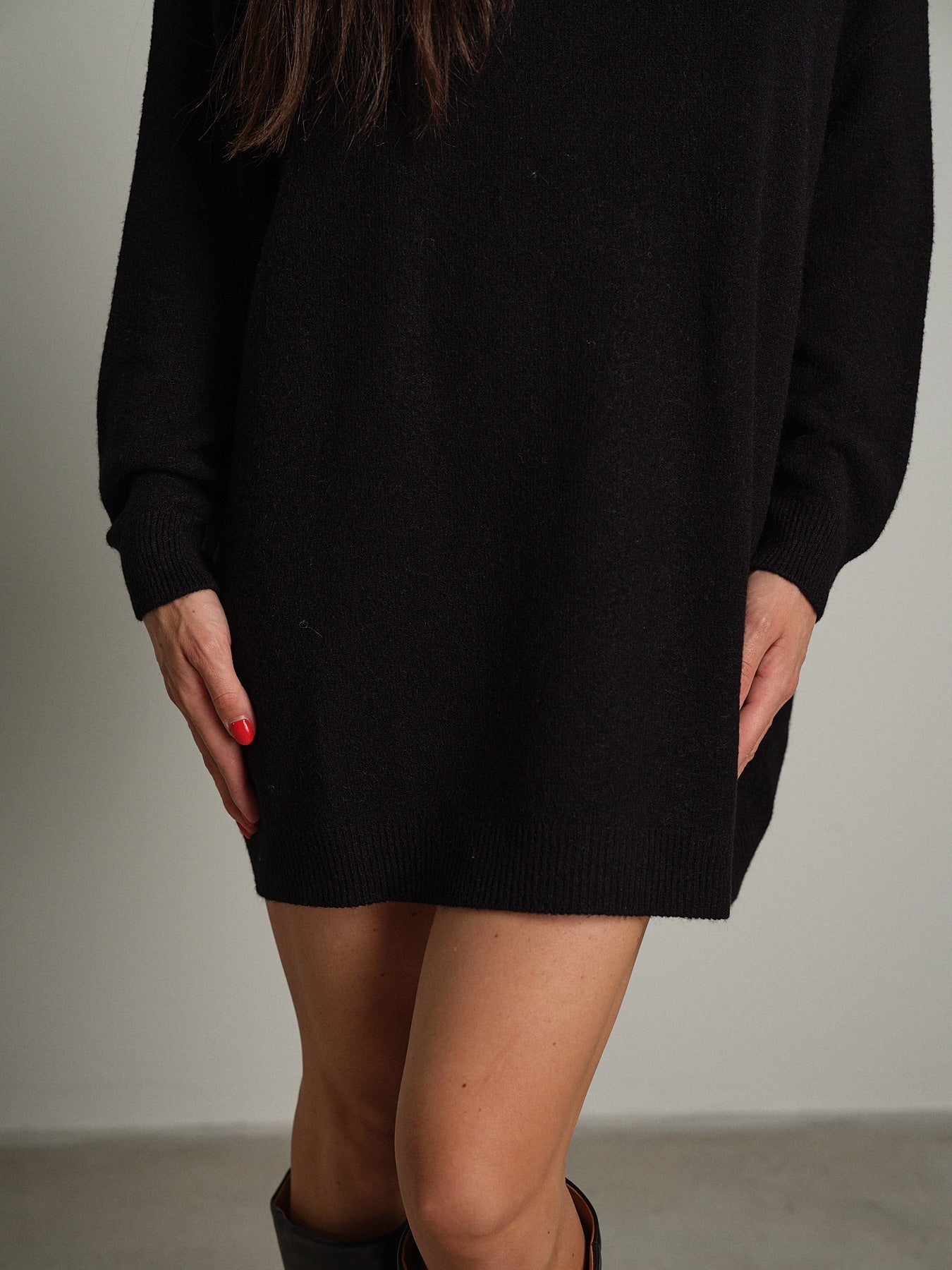 Abito in maglia collo cratere Nero Haveone MMG-R053;Abito in maglia collo cratere Nero Haveone MMG-R053 — foto 2;Abito in maglia collo cratere Nero Haveone MMG-R053 — foto 3;Abito in maglia collo cratere Nero Haveone MMG-R053 — foto 4;Abito in maglia collo cratere Nero Haveone MMG-R053 — foto 5;Abito in maglia collo cratere Nero Haveone MMG-R053 — foto 6
