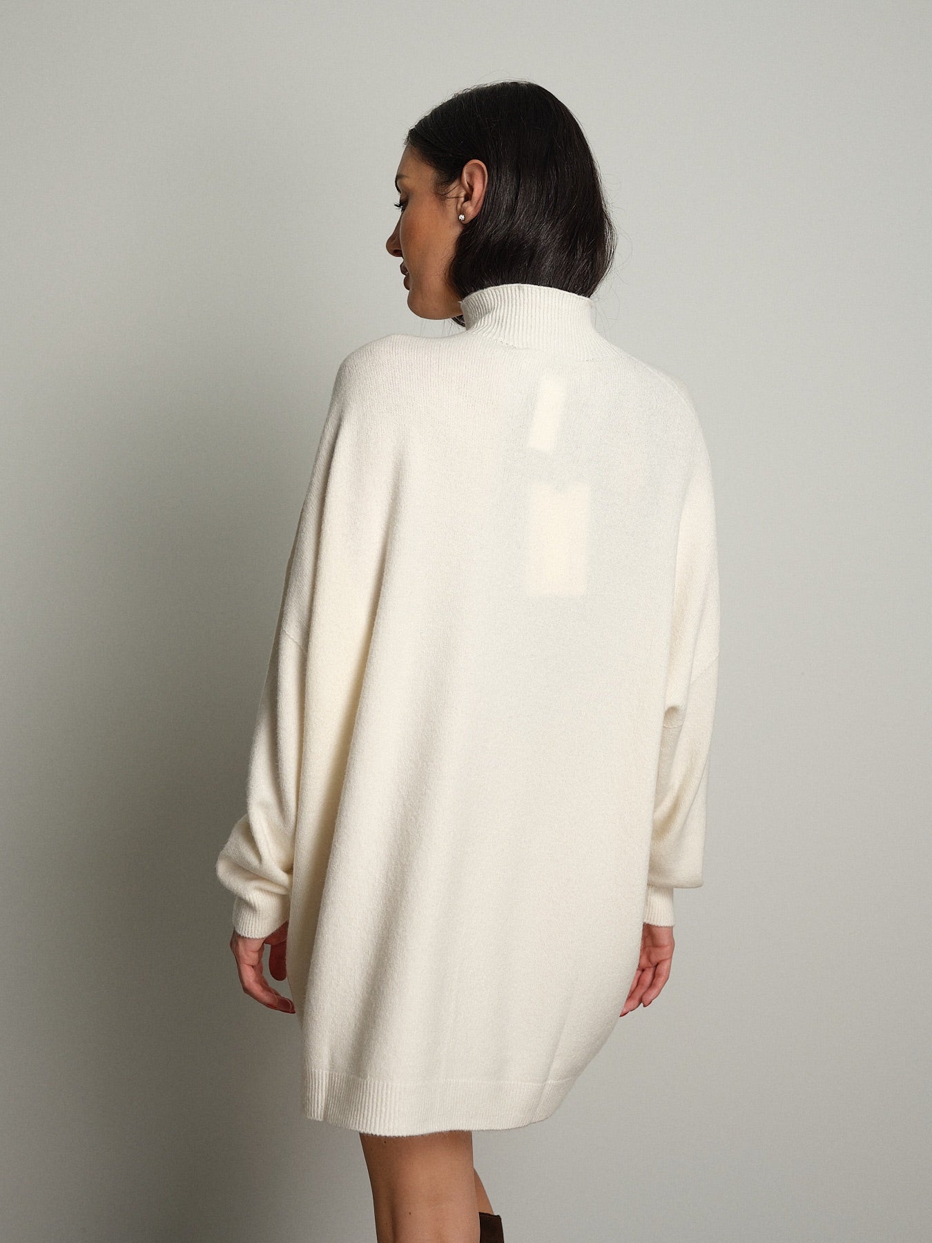 Abito in maglia collo cratere Panna Haveone MMG-R053;Abito in maglia collo cratere Panna Haveone MMG-R053 — foto 2;Abito in maglia collo cratere Panna Haveone MMG-R053 — foto 3;Abito in maglia collo cratere Panna Haveone MMG-R053 — foto 4;Abito in maglia collo cratere Panna Haveone MMG-R053 — foto 5;Abito in maglia collo cratere Panna Haveone MMG-R053 — foto 6;Abito in maglia collo cratere Panna Haveone MMG-R053 — foto 7