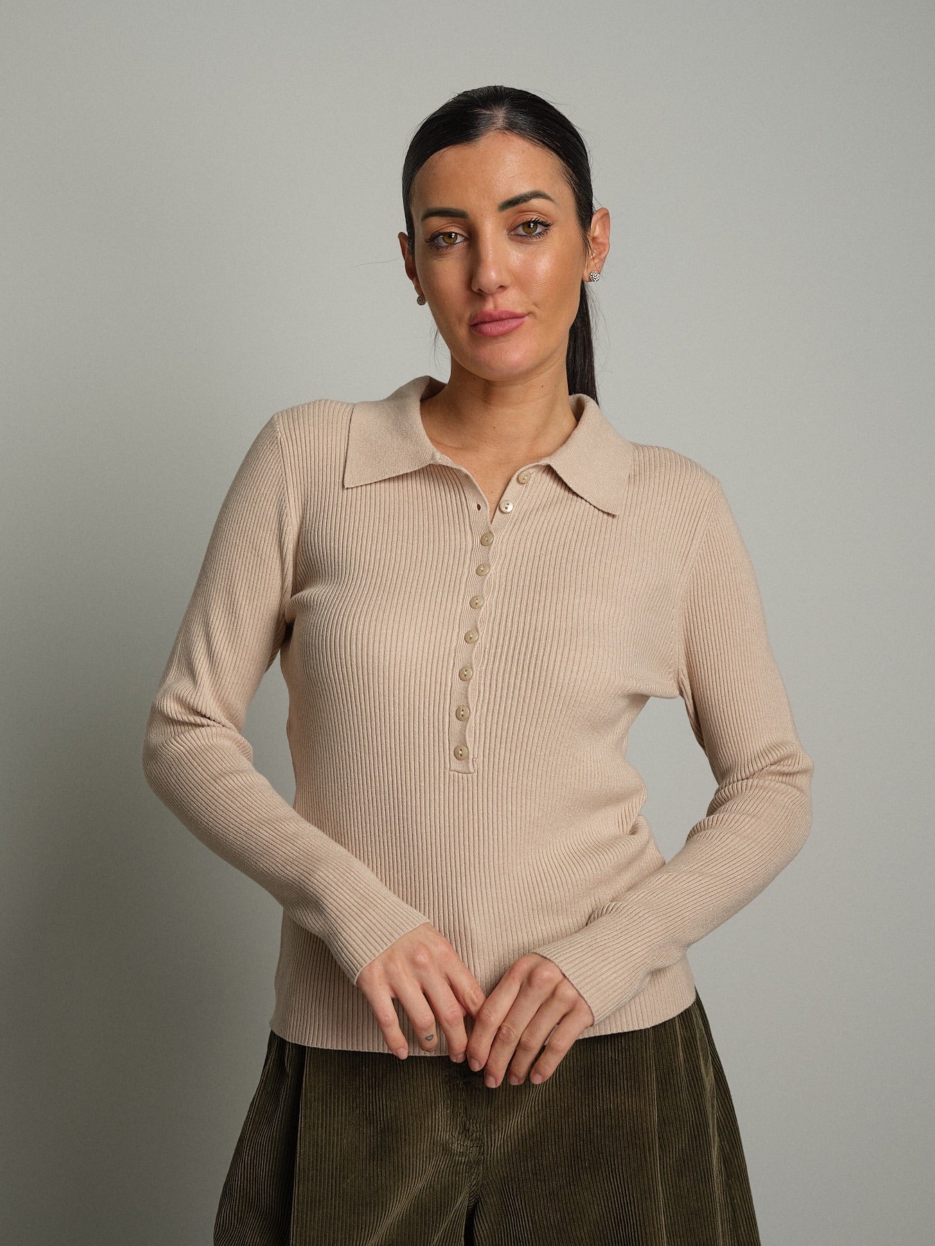 Polo costina scollo profondo Beige Haveone MPH-R294;Polo costina scollo profondo Beige Haveone MPH-R294 — foto 2;Polo costina scollo profondo Beige Haveone MPH-R294 — foto 3;Polo costina scollo profondo Beige Haveone MPH-R294 — foto 4