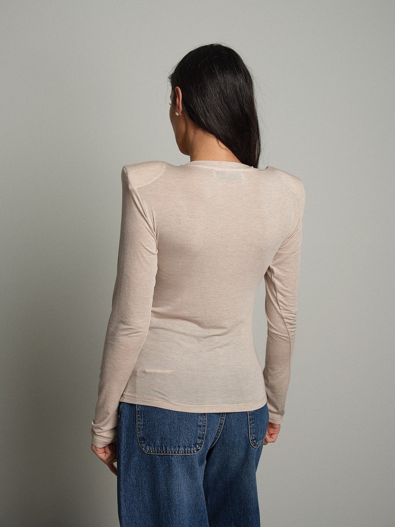 Maglia modal spalle imbottite Beige Haveone MSH-R268;Maglia modal spalle imbottite Beige Haveone MSH-R268 — foto 2;Maglia modal spalle imbottite Beige Haveone MSH-R268 — foto 3