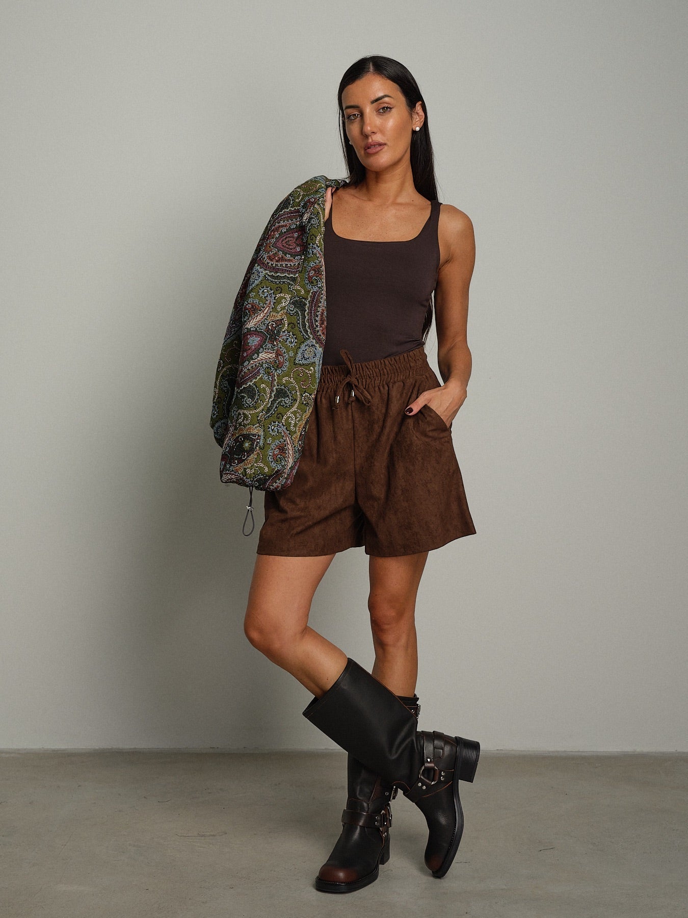 Shorts suede Moro Haveone PIA-R187;Shorts suede Moro Haveone PIA-R187 — foto 2;Shorts suede Moro Haveone PIA-R187 — foto 3;Shorts suede Moro Haveone PIA-R187 — foto 4