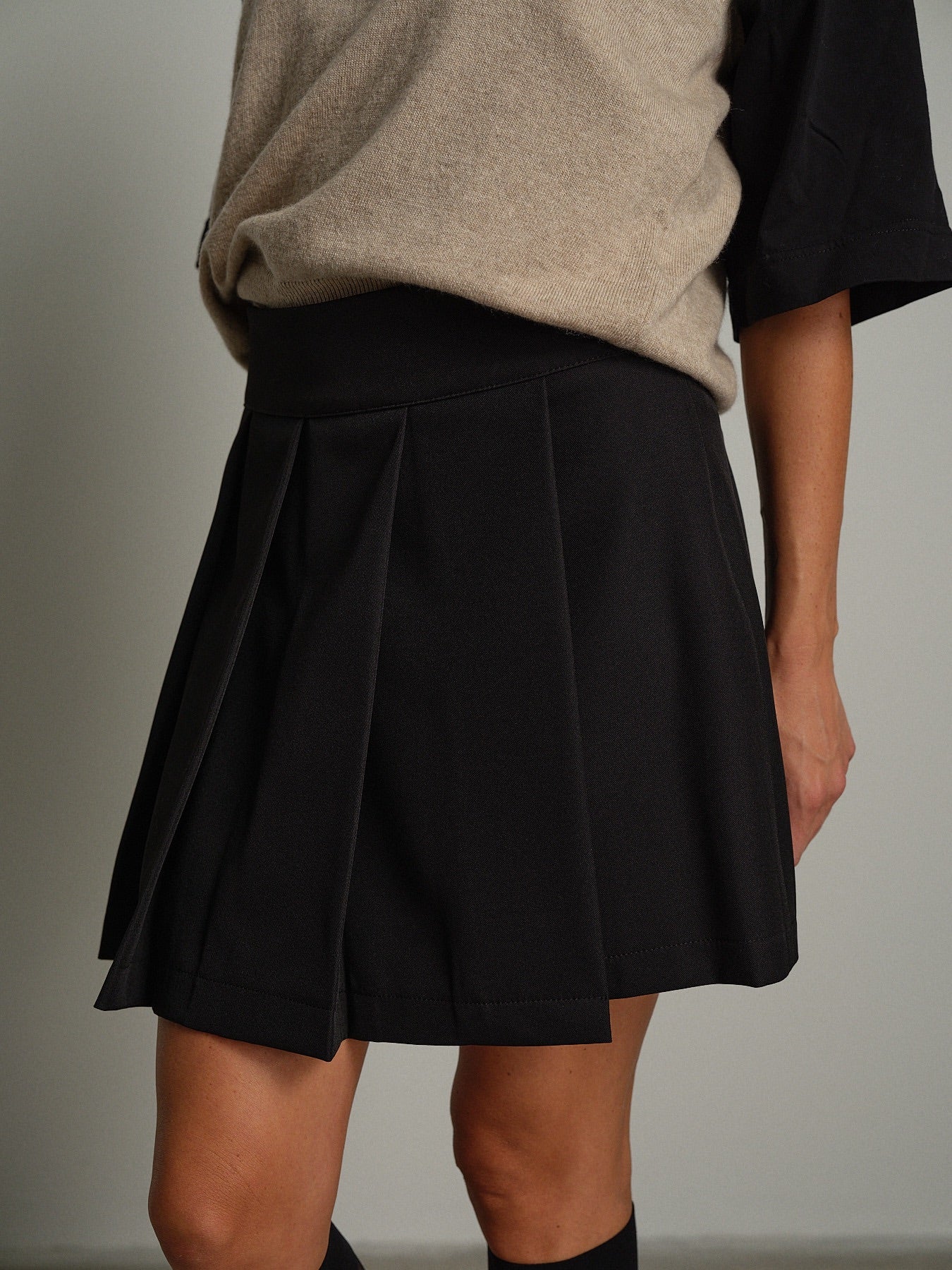 Gonna shorts "da avere" Nero Haveone PIA-R296;Gonna shorts "da avere" Nero Haveone PIA-R296 — foto 2;Gonna shorts "da avere" Nero Haveone PIA-R296 — foto 3;Gonna shorts "da avere" Nero Haveone PIA-R296 — foto 4