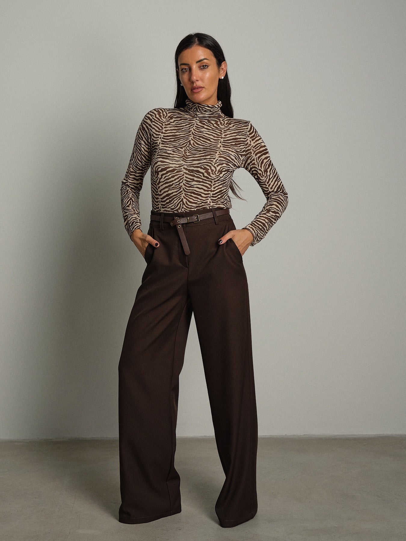 Pantalone palazzo "da avere" Moro Haveone PIA-R298;Pantalone palazzo "da avere" Moro Haveone PIA-R298 — foto 2;Pantalone palazzo "da avere" Moro Haveone PIA-R298 — foto 3;Pantalone palazzo "da avere" Moro Haveone PIA-R298 — foto 4;Pantalone palazzo "da avere" Moro Haveone PIA-R298 — foto 5