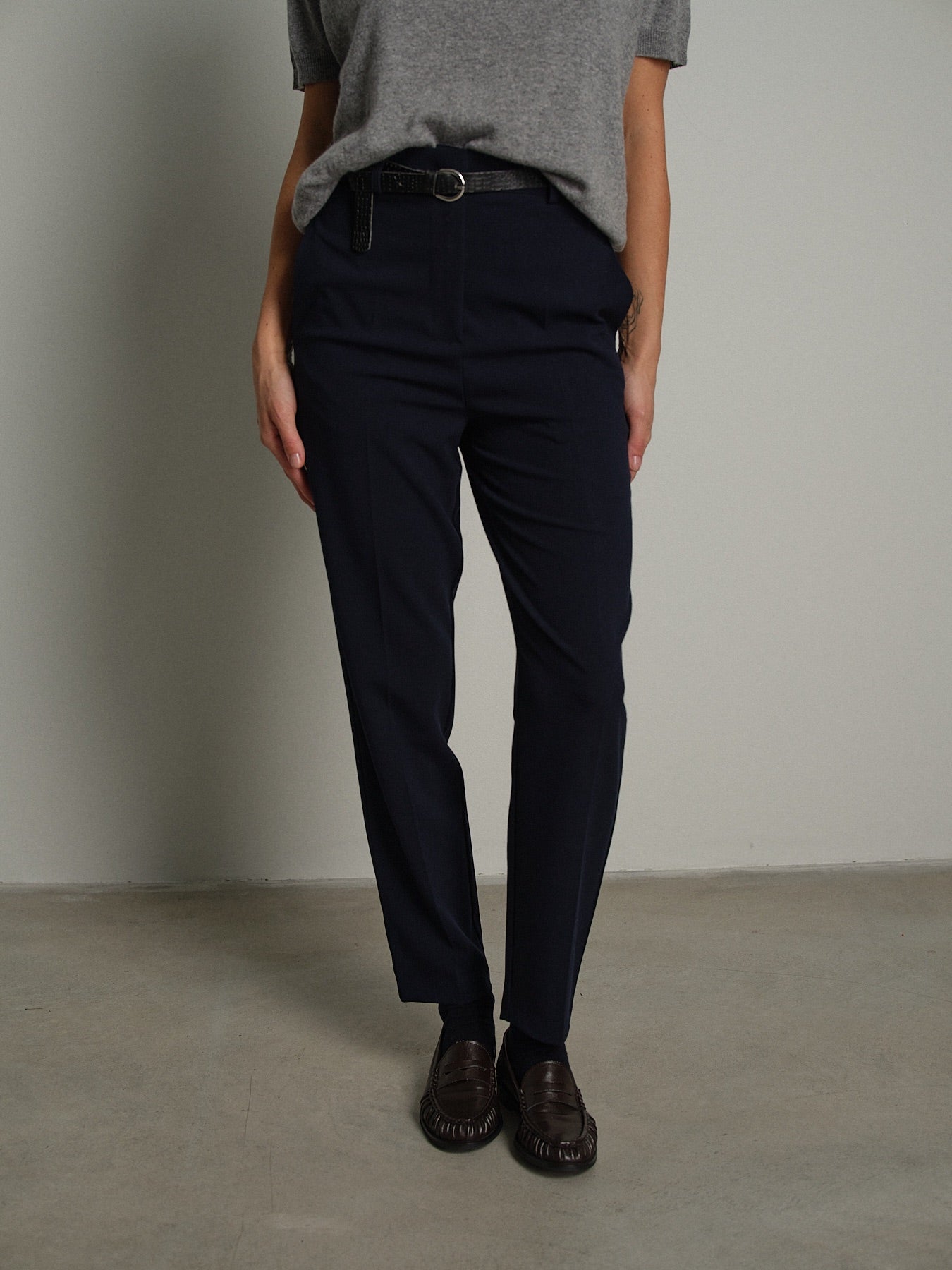 Pantalone slim agata Blu-notte Haveone PIA-R321;Pantalone slim agata Blu-notte Haveone PIA-R321 — foto 2;Pantalone slim agata Blu-notte Haveone PIA-R321 — foto 3;Pantalone slim agata Blu-notte Haveone PIA-R321 — foto 4;Pantalone slim agata Blu-notte Haveone PIA-R321 — foto 5