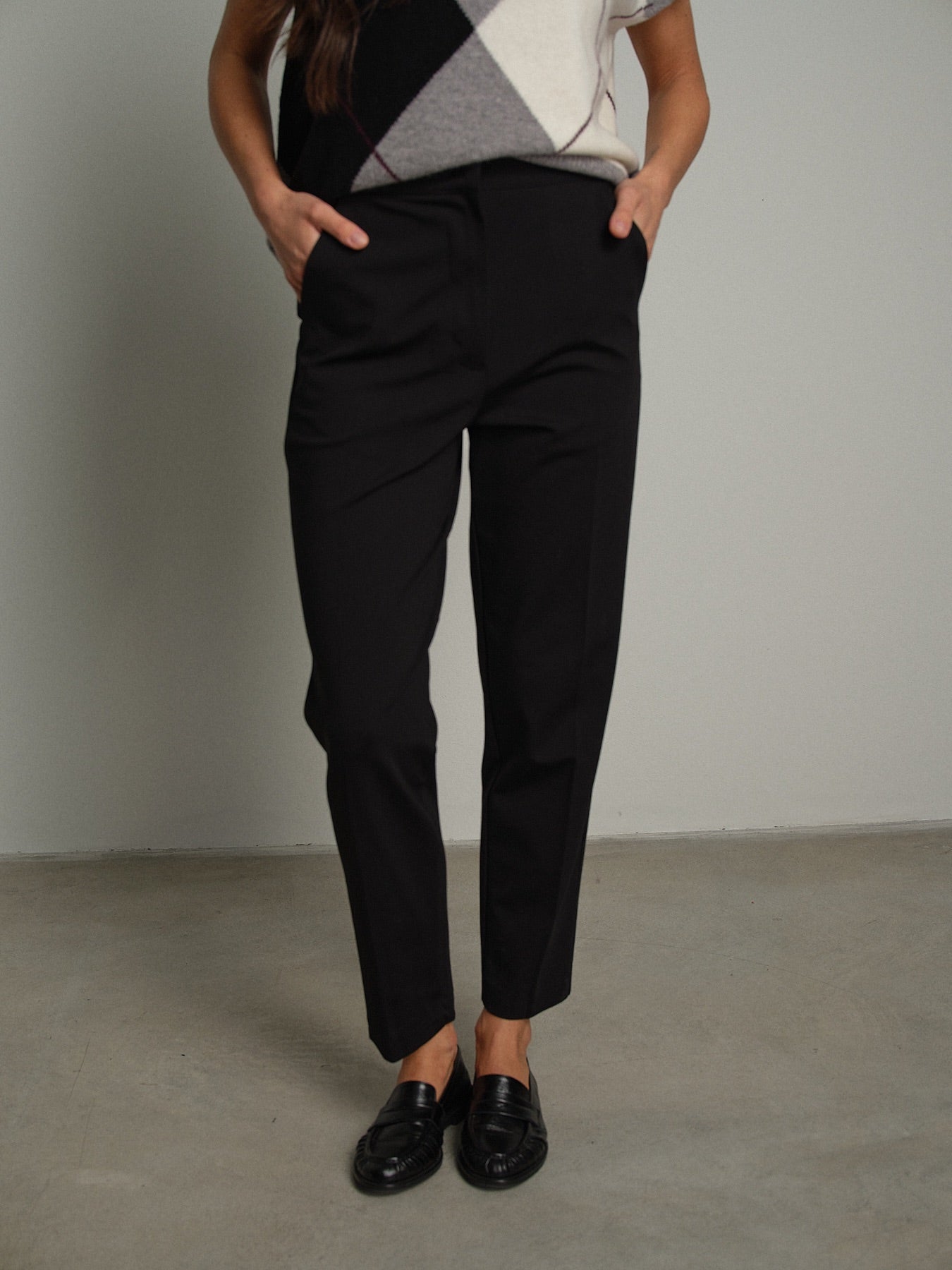 Pantalone sigaretta Anna Nero Haveone PIA-R323;Pantalone sigaretta Anna Nero Haveone PIA-R323 — foto 2;Pantalone sigaretta Anna Nero Haveone PIA-R323 — foto 3;Pantalone sigaretta Anna Nero Haveone PIA-R323 — foto 4