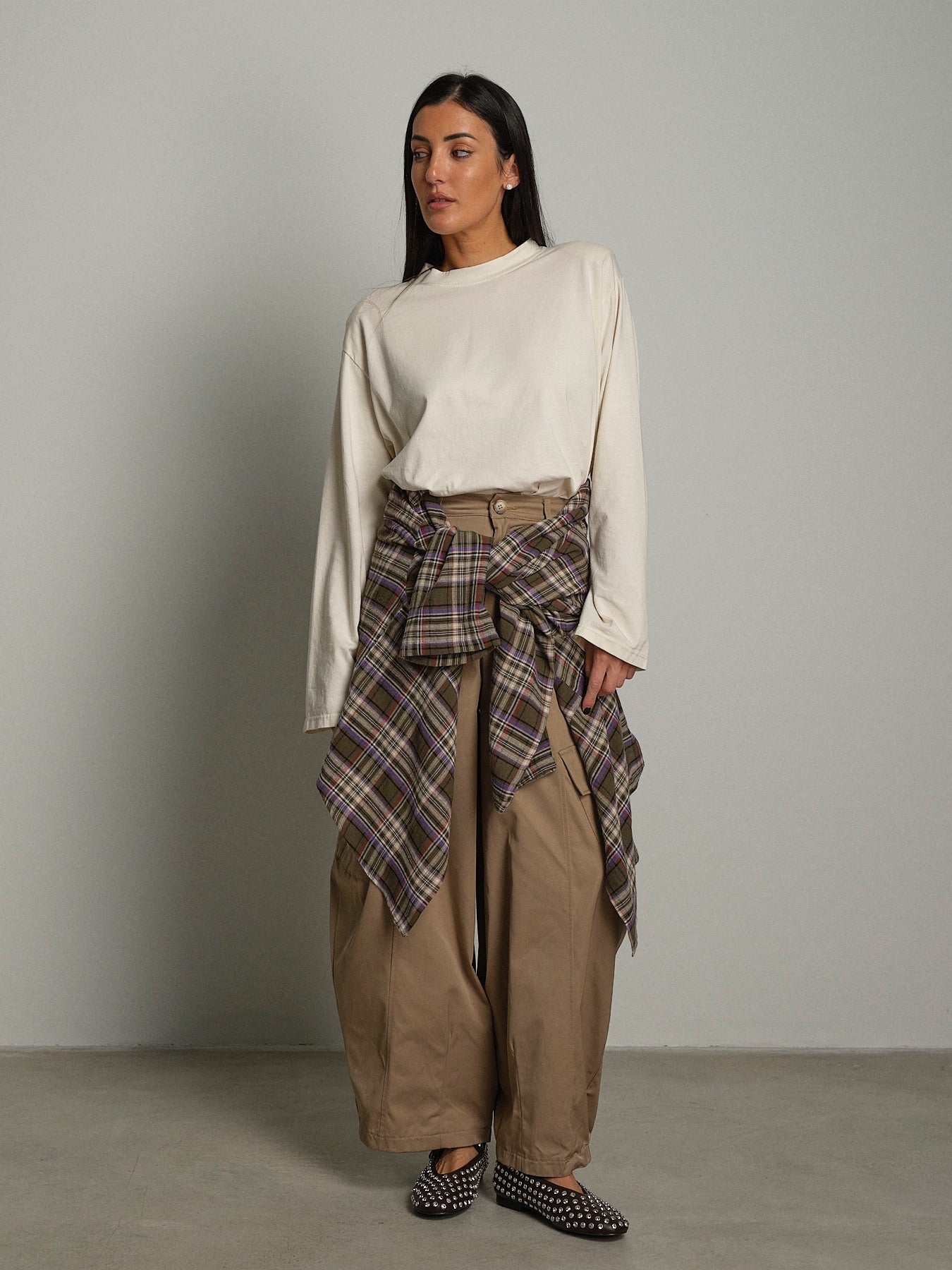 Pantalone tasconi barrell Sabbia Haveone PMA-R314;Pantalone tasconi barrell Sabbia Haveone PMA-R314 — foto 2;Pantalone tasconi barrell Sabbia Haveone PMA-R314 — foto 3;Pantalone tasconi barrell Sabbia Haveone PMA-R314 — foto 4;Pantalone tasconi barrell Sabbia Haveone PMA-R314 — foto 5