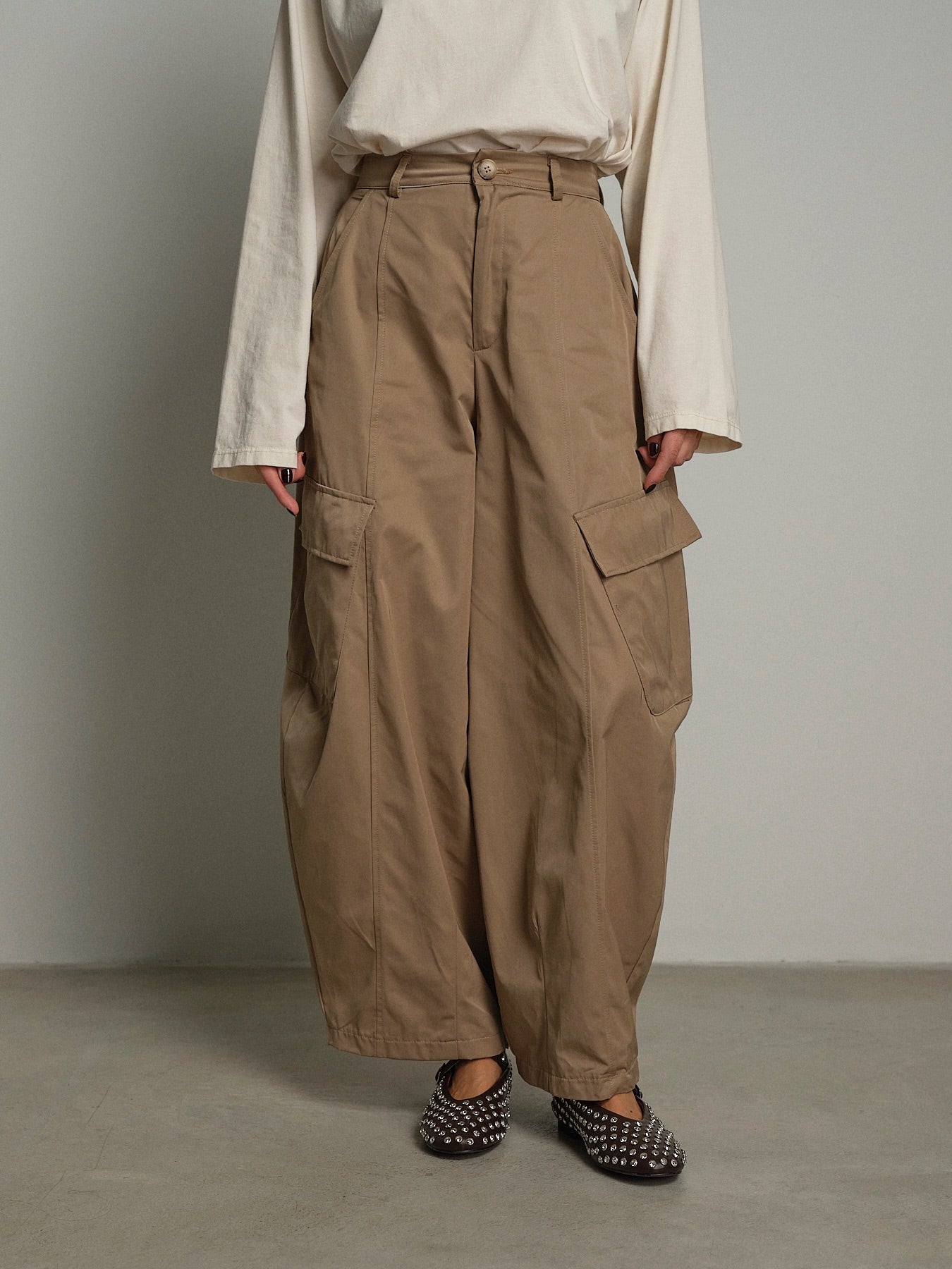 Pantalone tasconi barrell Sabbia Haveone PMA-R314;Pantalone tasconi barrell Sabbia Haveone PMA-R314 — foto 2;Pantalone tasconi barrell Sabbia Haveone PMA-R314 — foto 3;Pantalone tasconi barrell Sabbia Haveone PMA-R314 — foto 4;Pantalone tasconi barrell Sabbia Haveone PMA-R314 — foto 5