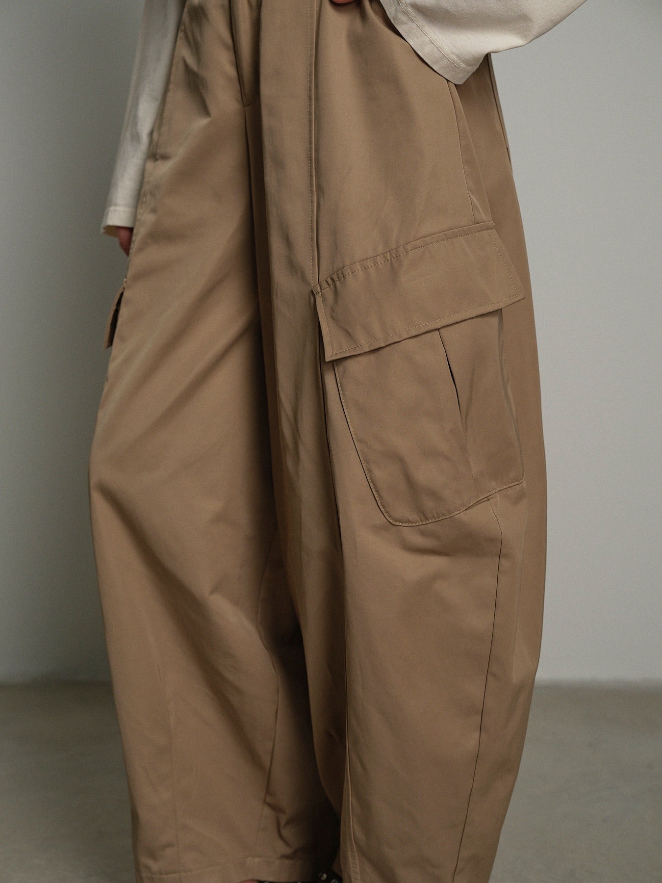 Pantalone tasconi barrell Sabbia Haveone PMA-R314;Pantalone tasconi barrell Sabbia Haveone PMA-R314 — foto 2;Pantalone tasconi barrell Sabbia Haveone PMA-R314 — foto 3;Pantalone tasconi barrell Sabbia Haveone PMA-R314 — foto 4;Pantalone tasconi barrell Sabbia Haveone PMA-R314 — foto 5