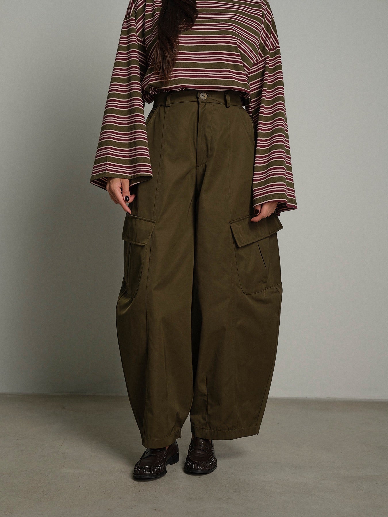 Pantalone tasconi barrell Verde-militare Haveone PMA-R314;Pantalone tasconi barrell Verde-militare Haveone PMA-R314 — foto 2;Pantalone tasconi barrell Verde-militare Haveone PMA-R314 — foto 3;Pantalone tasconi barrell Verde-militare Haveone PMA-R314 — foto 4