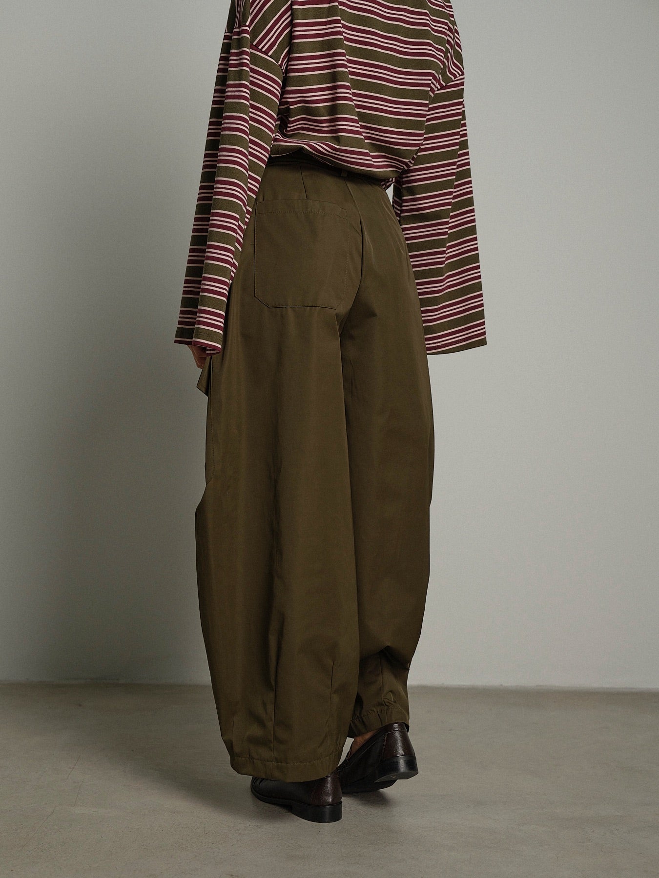 Pantalone tasconi barrell Verde-militare Haveone PMA-R314;Pantalone tasconi barrell Verde-militare Haveone PMA-R314 — foto 2;Pantalone tasconi barrell Verde-militare Haveone PMA-R314 — foto 3;Pantalone tasconi barrell Verde-militare Haveone PMA-R314 — foto 4