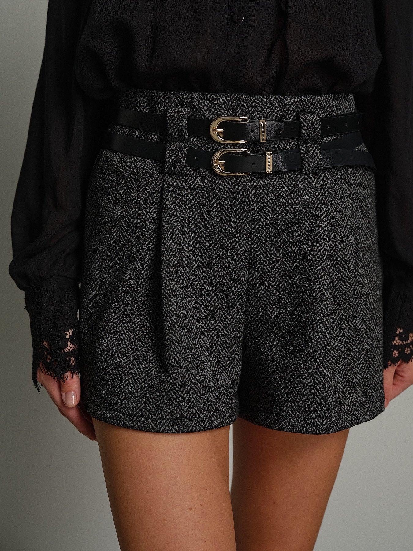 Shorts pinces doppia cintura Grigio Haveone PMA-R330;Shorts pinces doppia cintura Grigio Haveone PMA-R330 — foto 2;Shorts pinces doppia cintura Grigio Haveone PMA-R330 — foto 3;Shorts pinces doppia cintura Grigio Haveone PMA-R330 — foto 4;Shorts pinces doppia cintura Grigio Haveone PMA-R330 — foto 5