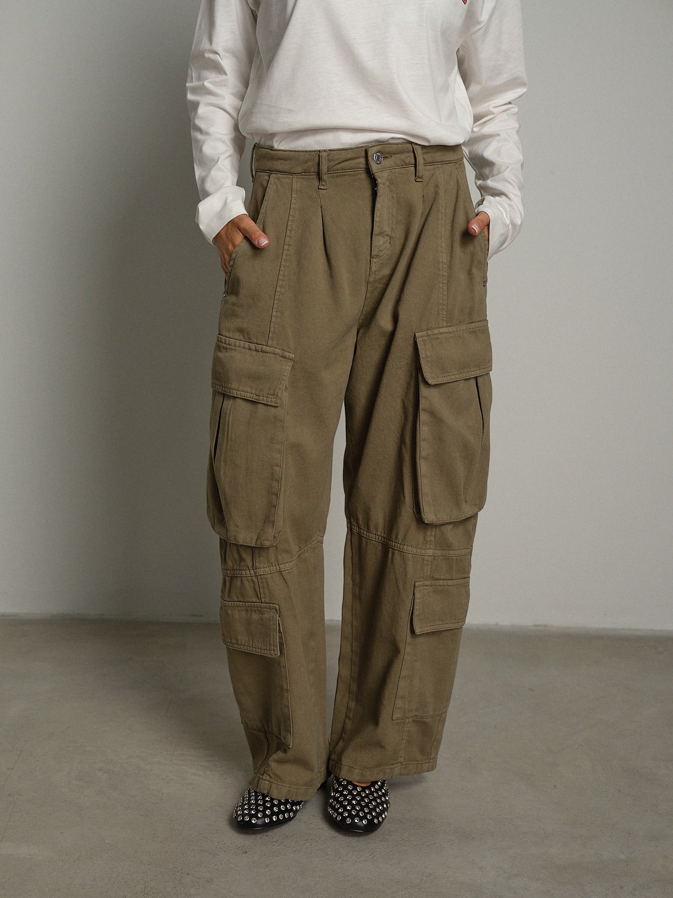 PAntalone cargo doppia tasca Verde-militare Haveone PSB-R262;PAntalone cargo doppia tasca Verde-militare Haveone PSB-R262 — foto 2;PAntalone cargo doppia tasca Verde-militare Haveone PSB-R262 — foto 3;PAntalone cargo doppia tasca Verde-militare Haveone PSB-R262 — foto 4;PAntalone cargo doppia tasca Verde-militare Haveone PSB-R262 — foto 5