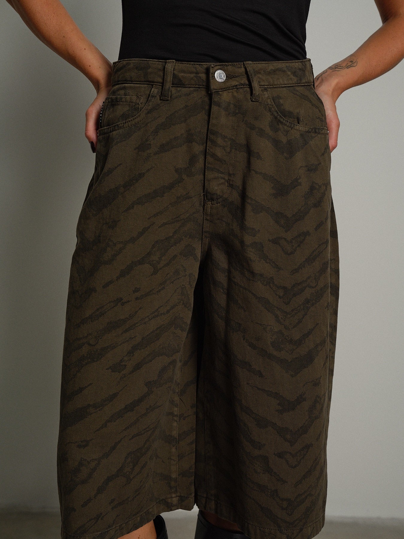 Bermuda zebrato Verde-militare Haveone PSB-R281;Bermuda zebrato Verde-militare Haveone PSB-R281 — foto 2;Bermuda zebrato Verde-militare Haveone PSB-R281 — foto 3;Bermuda zebrato Verde-militare Haveone PSB-R281 — foto 4;Bermuda zebrato Verde-militare Haveone PSB-R281 — foto 5;Bermuda zebrato Verde-militare Haveone PSB-R281 — foto 6