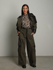 Pantalone amelia Verde-militare Haveone PVS-R230;Pantalone amelia Verde-militare Haveone PVS-R230 — foto 2;Pantalone amelia Verde-militare Haveone PVS-R230 — foto 3;Pantalone amelia Verde-militare Haveone PVS-R230 — foto 4;Pantalone amelia Verde-militare Haveone PVS-R230 — foto 5;Pantalone amelia Verde-militare Haveone PVS-R230 — foto 6;Pantalone amelia Verde-militare Haveone PVS-R230 — foto 7;Pantalone amelia Verde-militare Haveone PVS-R230 — foto 8;Pantalone amelia Verde-militare Haveone PVS-R230 — foto 9