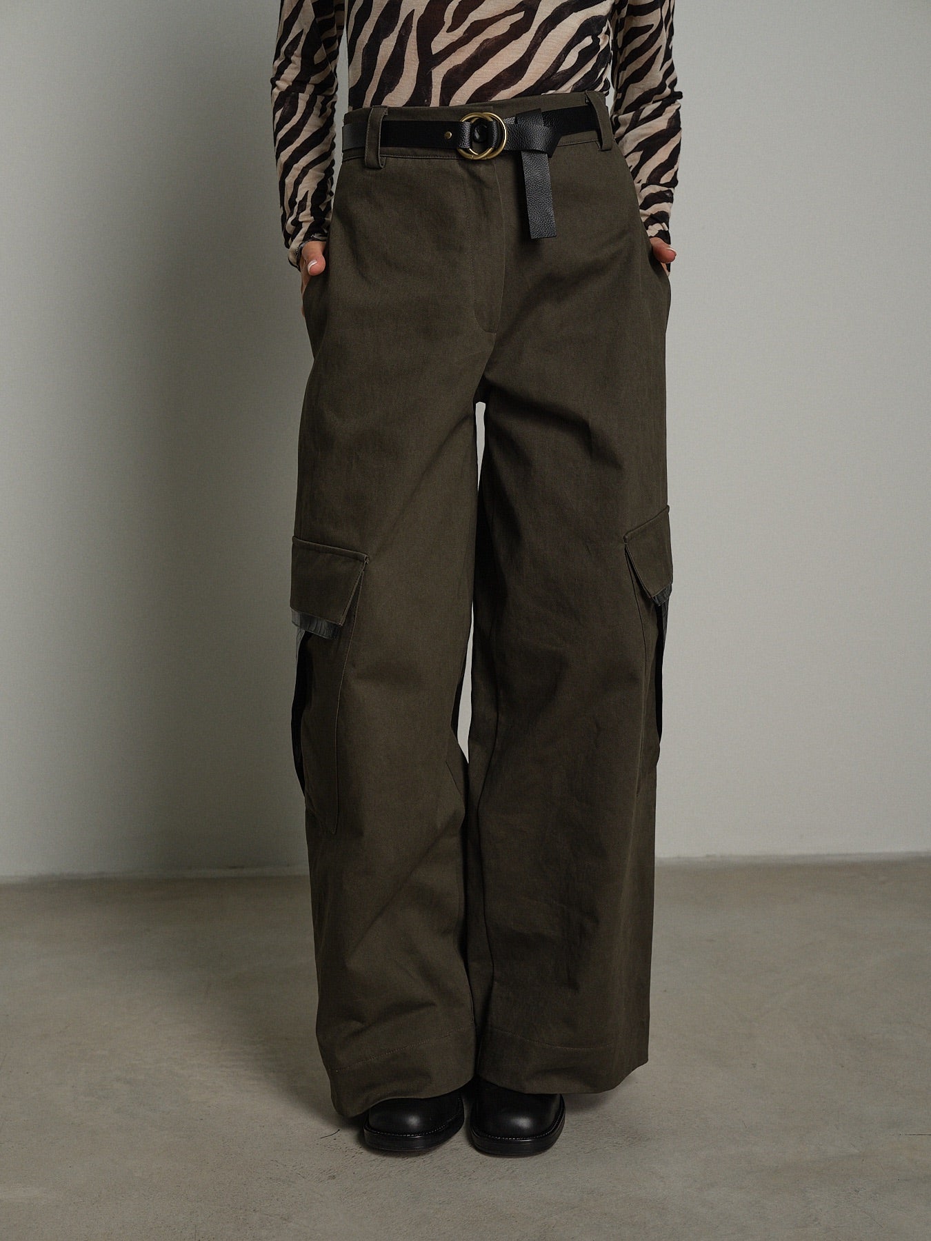 Pantalone amelia Verde-militare Haveone PVS-R230;Pantalone amelia Verde-militare Haveone PVS-R230 — foto 2;Pantalone amelia Verde-militare Haveone PVS-R230 — foto 3;Pantalone amelia Verde-militare Haveone PVS-R230 — foto 4;Pantalone amelia Verde-militare Haveone PVS-R230 — foto 5;Pantalone amelia Verde-militare Haveone PVS-R230 — foto 6;Pantalone amelia Verde-militare Haveone PVS-R230 — foto 7;Pantalone amelia Verde-militare Haveone PVS-R230 — foto 8;Pantalone amelia Verde-militare Haveone PVS-R230 — foto 9