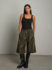 bermudone ecopelle Verde-militare Haveone PVS-R278;bermudone ecopelle Verde-militare Haveone PVS-R278 — foto 2;bermudone ecopelle Verde-militare Haveone PVS-R278 — foto 3;bermudone ecopelle Verde-militare Haveone PVS-R278 — foto 4;bermudone ecopelle Verde-militare Haveone PVS-R278 — foto 5