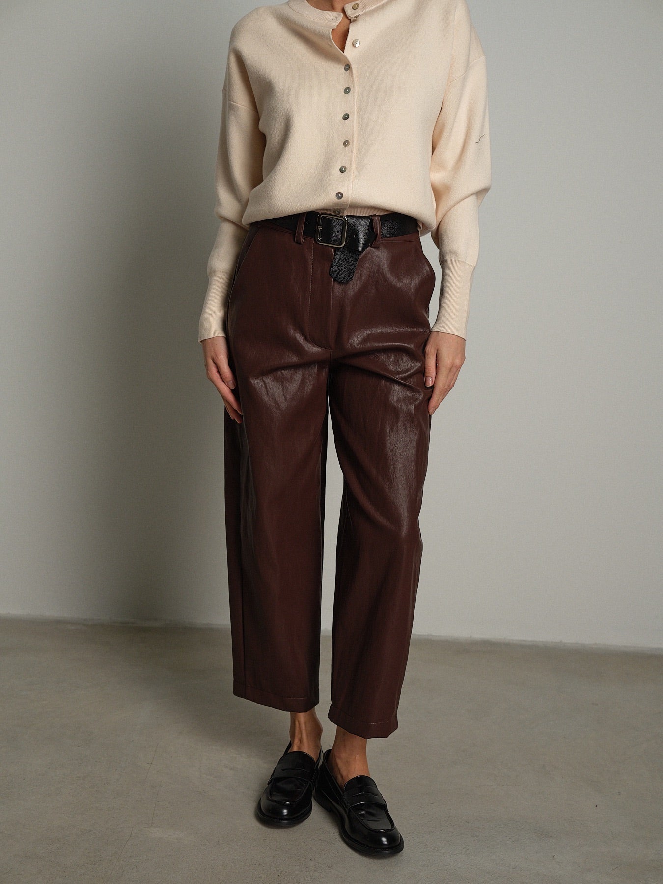 Pantalone ecopelle balloon cintura Bordeaux Haveone PVS-R346;Pantalone ecopelle balloon cintura Bordeaux Haveone PVS-R346 — foto 2;Pantalone ecopelle balloon cintura Bordeaux Haveone PVS-R346 — foto 3