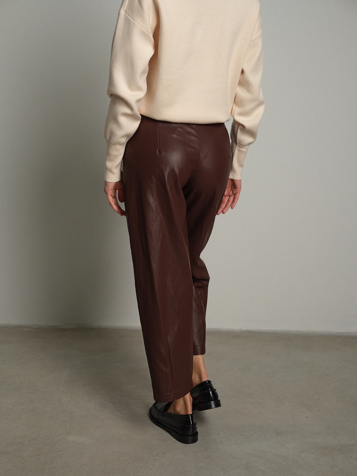 Pantalone ecopelle balloon cintura Bordeaux Haveone PVS-R346;Pantalone ecopelle balloon cintura Bordeaux Haveone PVS-R346 — foto 2;Pantalone ecopelle balloon cintura Bordeaux Haveone PVS-R346 — foto 3