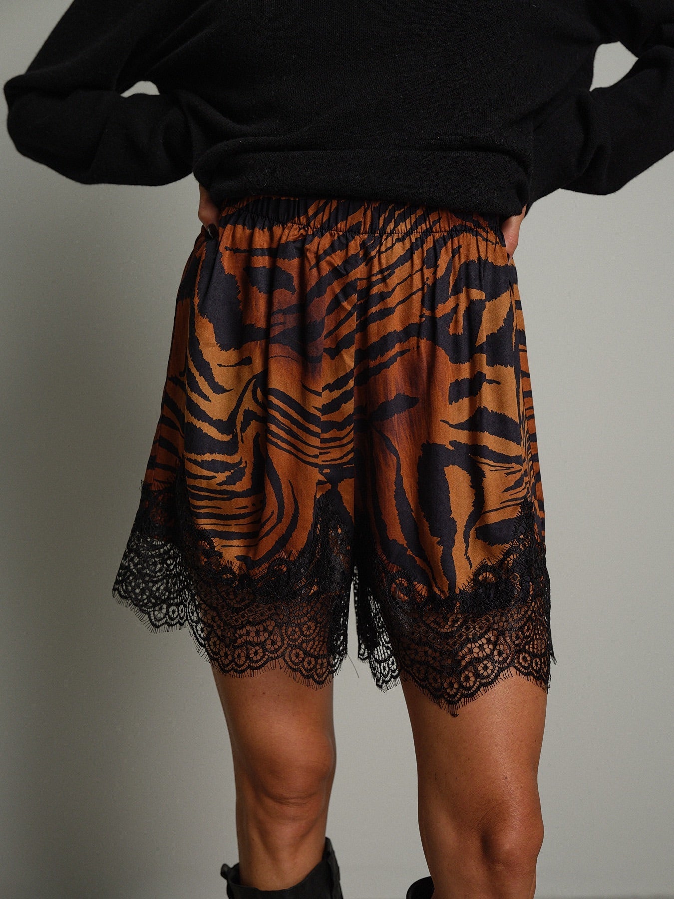 Shorts lingerie fondo pizzo Bruciato Haveone TAC1470;Shorts lingerie fondo pizzo Bruciato Haveone TAC1470 — foto 2;Shorts lingerie fondo pizzo Bruciato Haveone TAC1470 — foto 3;Shorts lingerie fondo pizzo Bruciato Haveone TAC1470 — foto 4