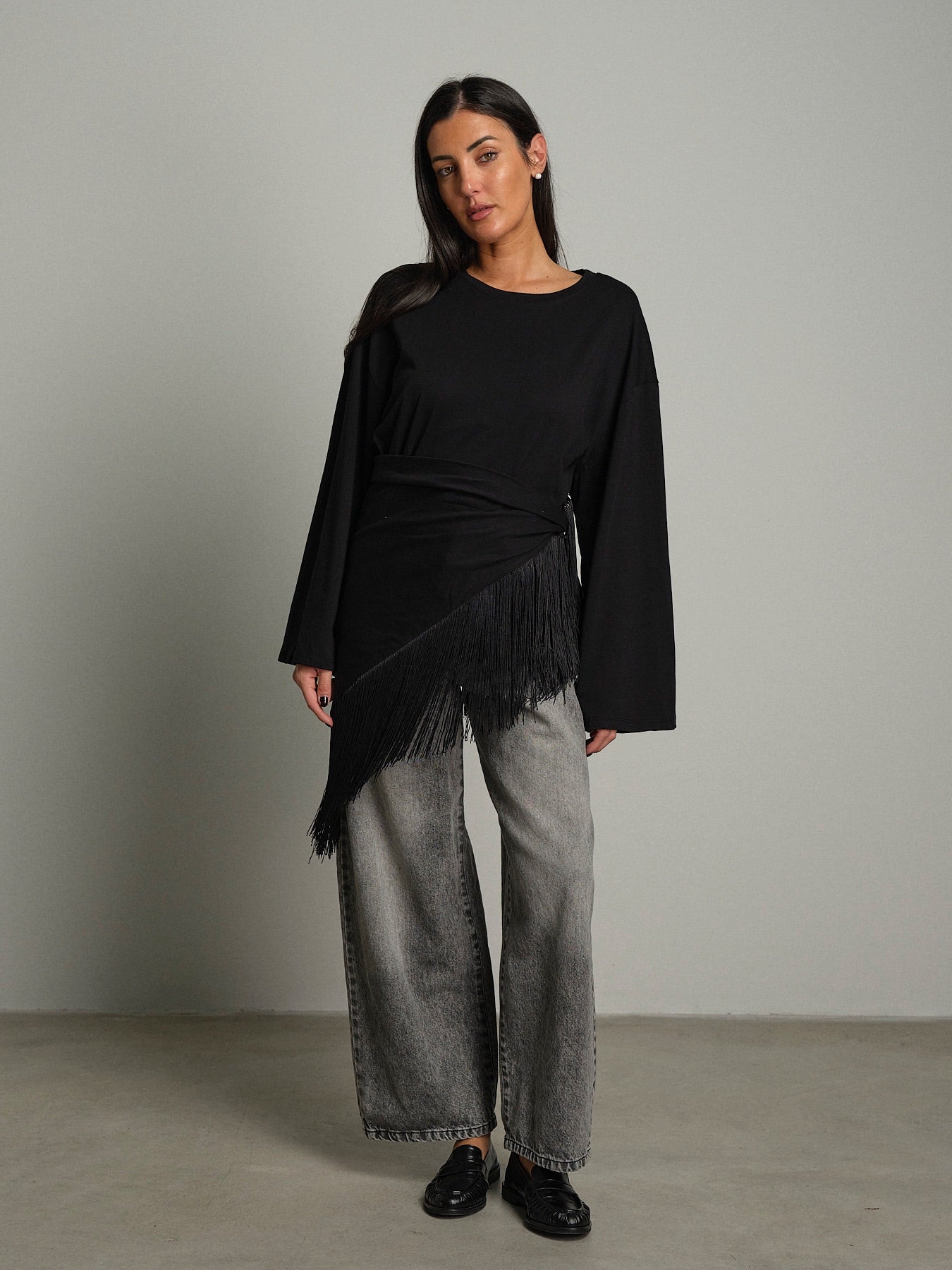 Maglia foulard frange Nero Haveone TVS-R049;Maglia foulard frange Nero Haveone TVS-R049 — foto 2;Maglia foulard frange Nero Haveone TVS-R049 — foto 3;Maglia foulard frange Nero Haveone TVS-R049 — foto 4