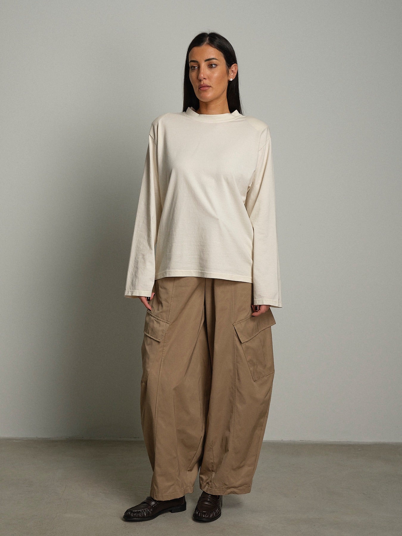 Maglia trapezio spalle imbottite Burro Haveone TXT-R044;Maglia trapezio spalle imbottite Burro Haveone TXT-R044 — foto 2;Maglia trapezio spalle imbottite Burro Haveone TXT-R044 — foto 3