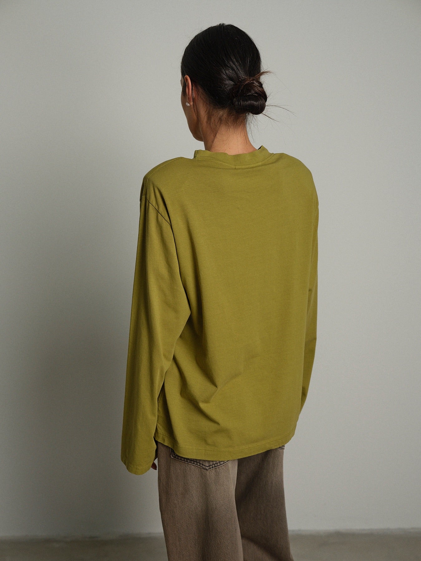 Maglia trapezio spalle imbottite Verde-oliva Haveone TXT-R044;Maglia trapezio spalle imbottite Verde-oliva Haveone TXT-R044 — foto 2;Maglia trapezio spalle imbottite Verde-oliva Haveone TXT-R044 — foto 3