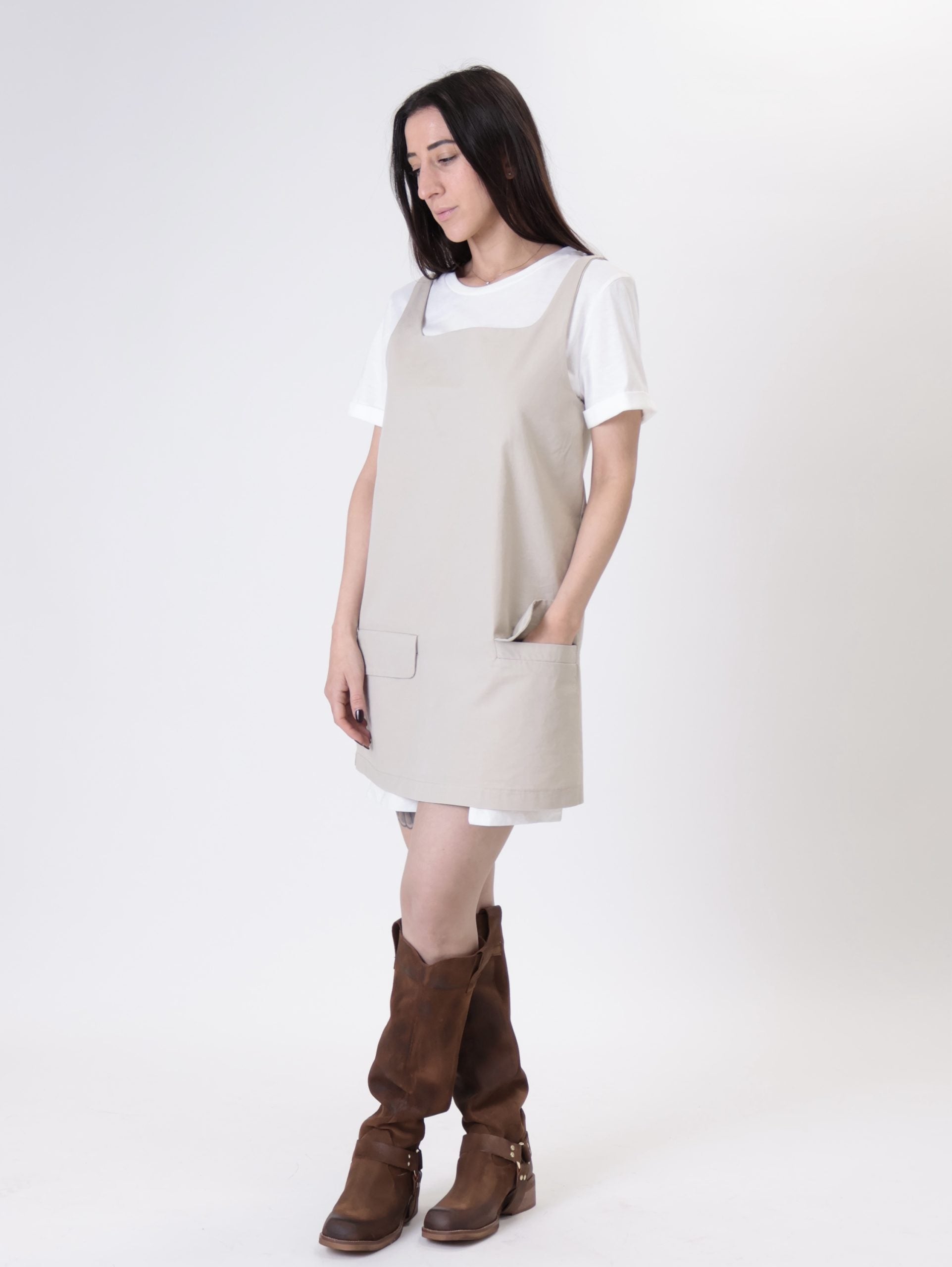 Abito tasche con t-shirt beige