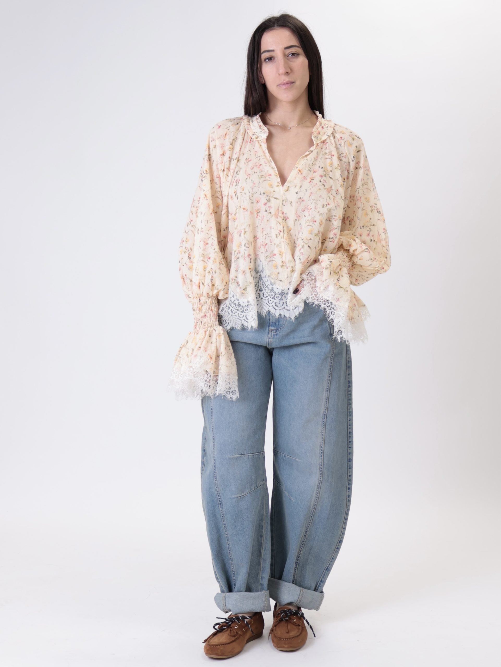 Camicia fiori fondo pizzo