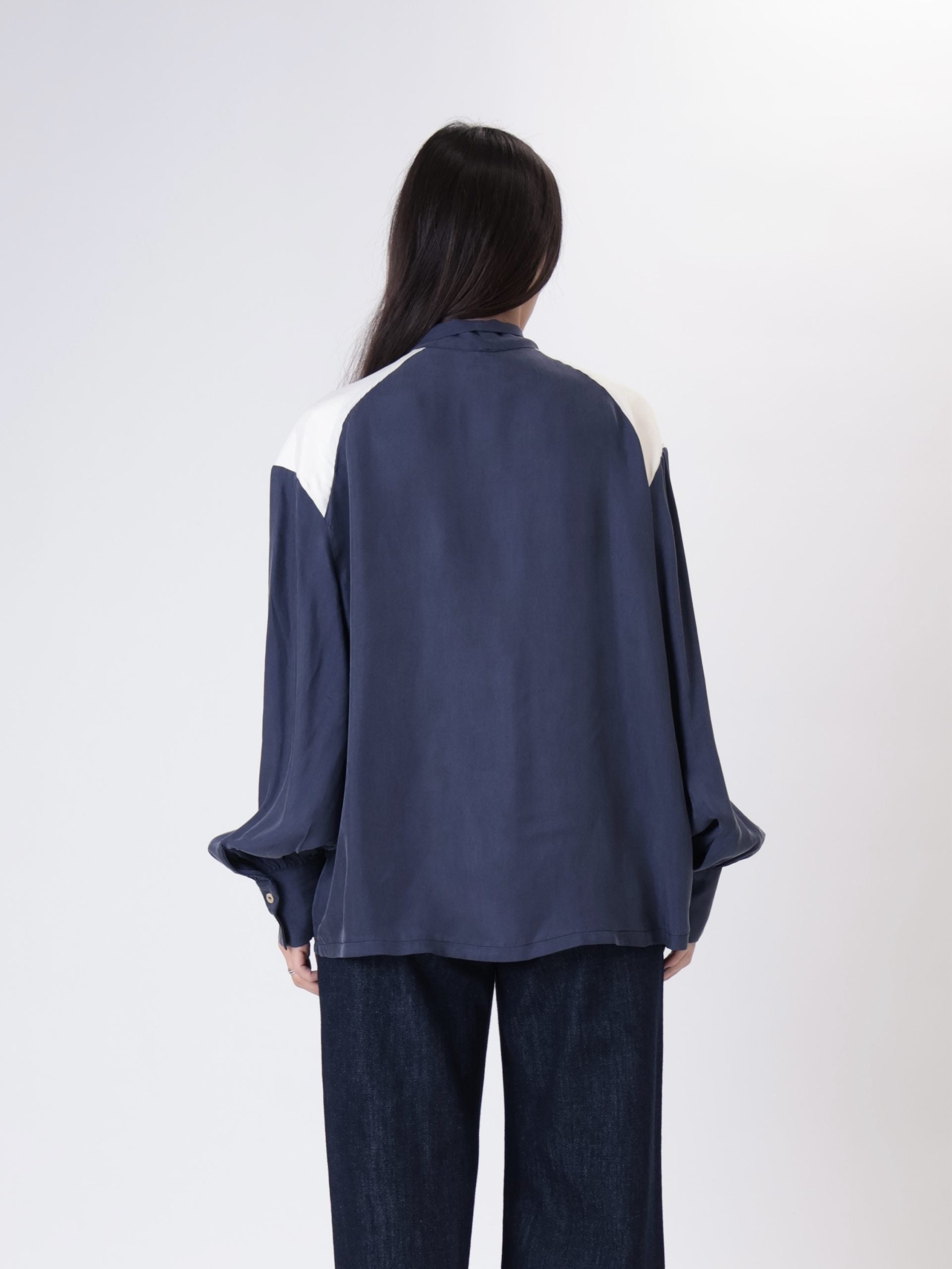 Cupro cream/blue shirt
