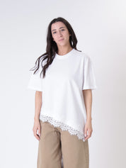 T-shirt svasata pizzo bianca