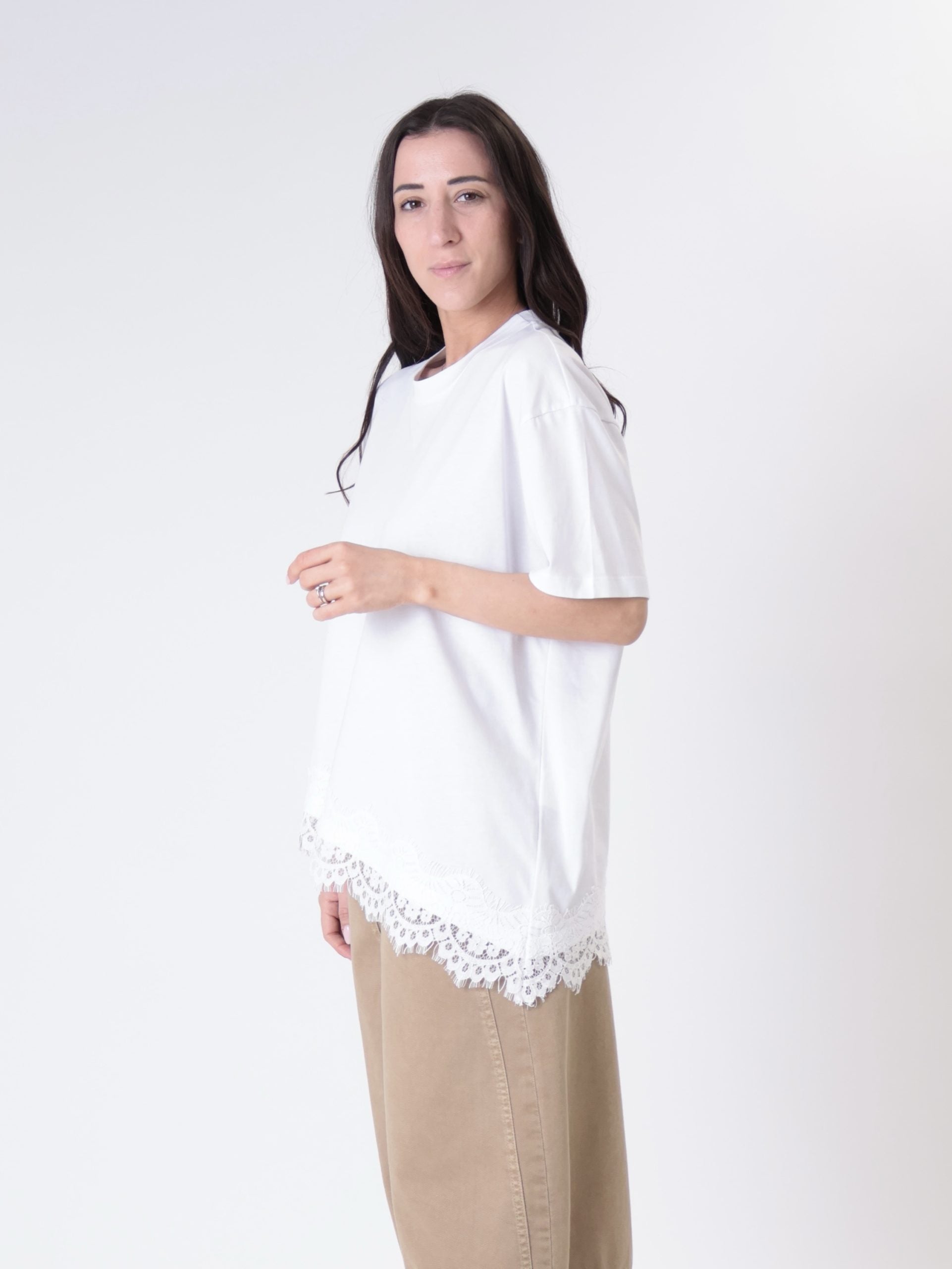 T-shirt svasata pizzo bianca