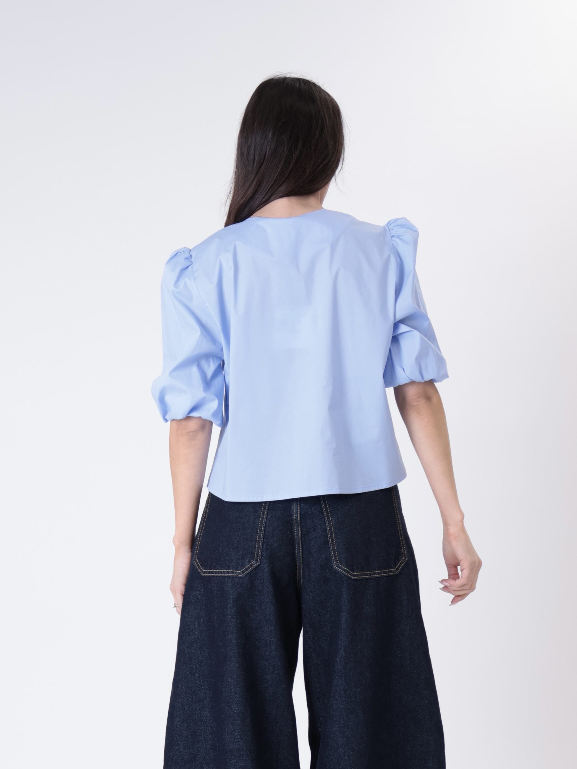 Camicia crop manica sbuffo celeste