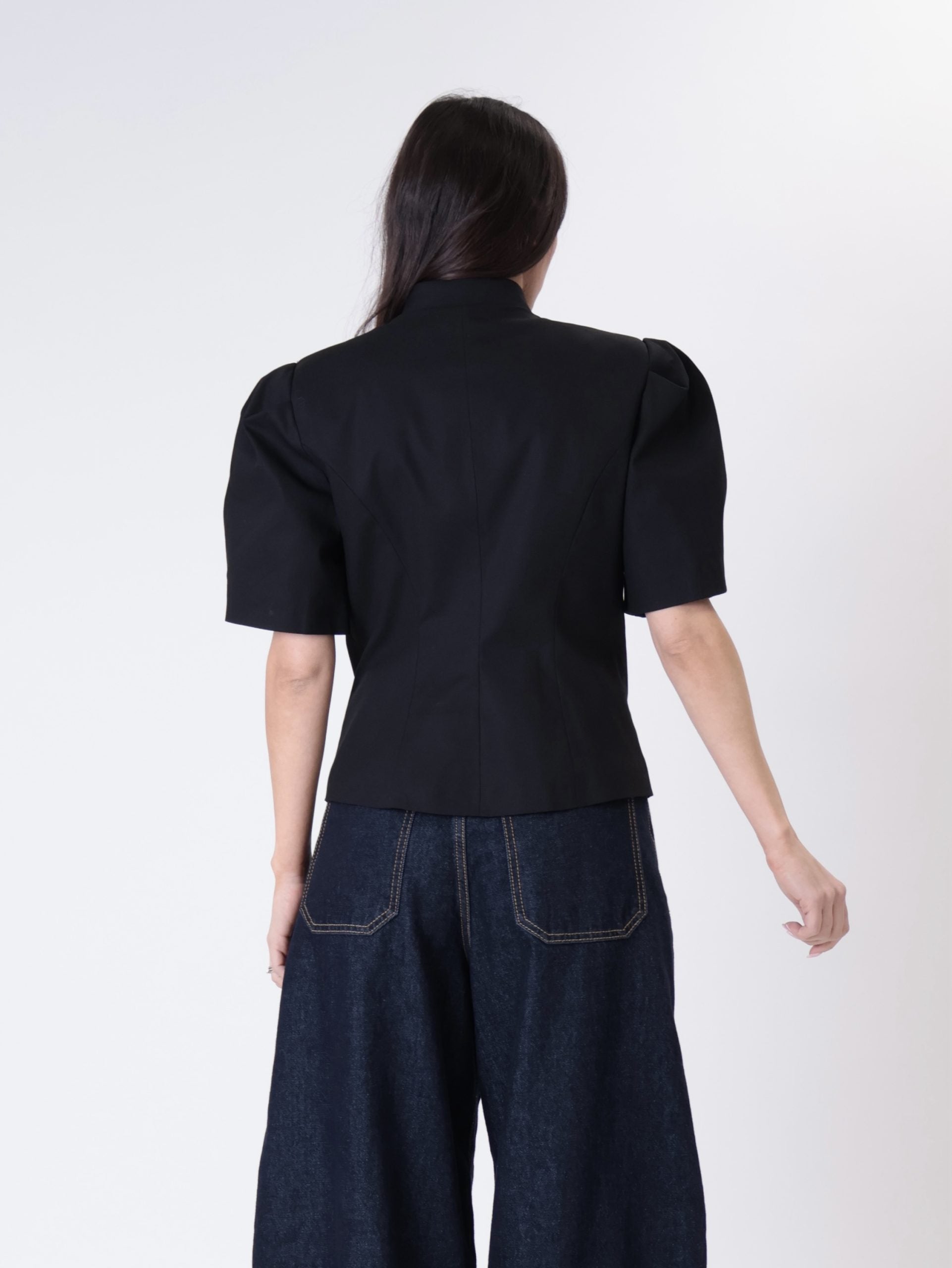 Lady's black puff jacket