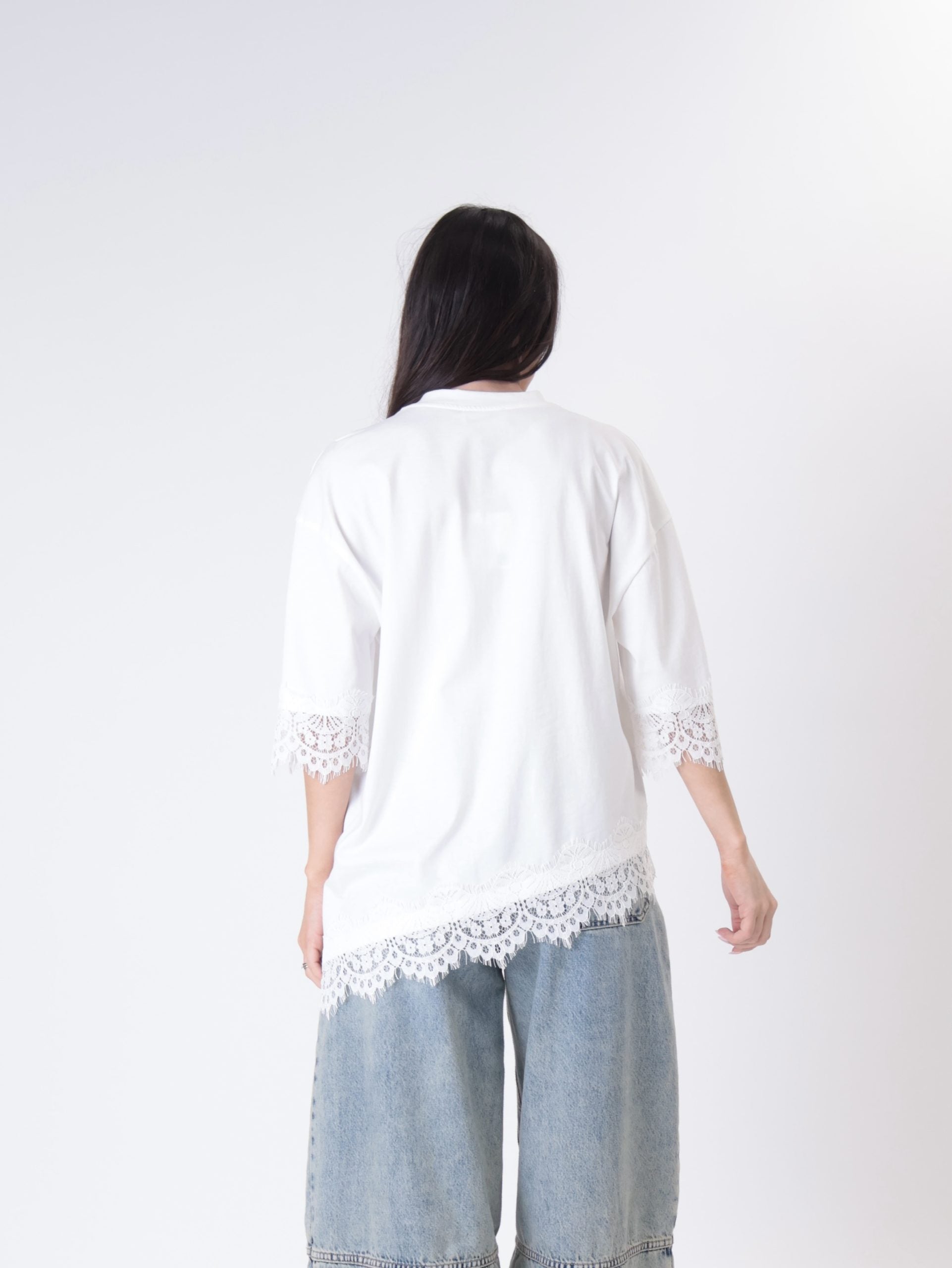 T-shirt svasata manica pizzo bianco